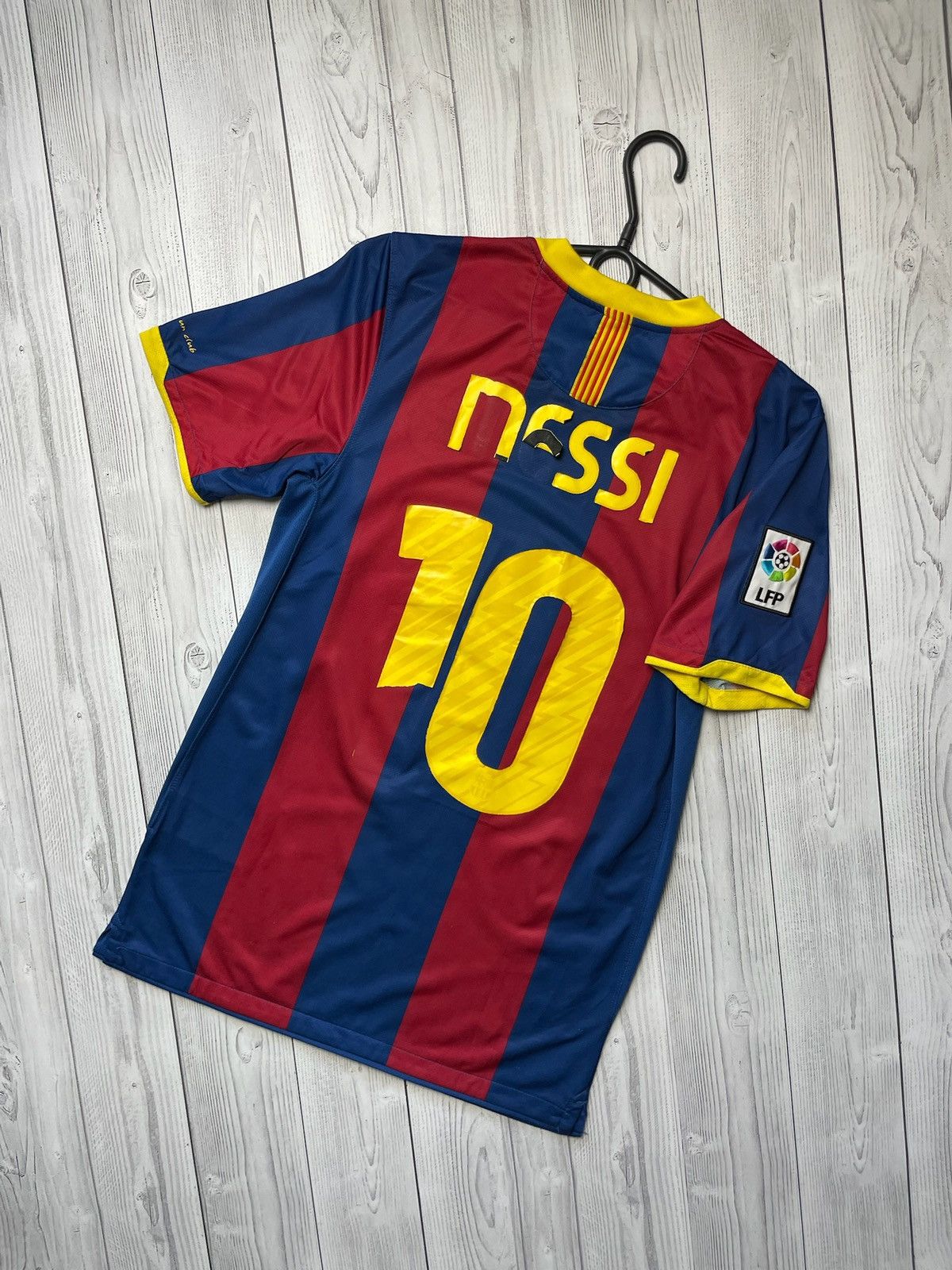 Nike × Vintage Vintage Nike Barcelona soccer jersey 10 Messi size S Size US S / EU 44-46 / 1 - 2 Thumbnail