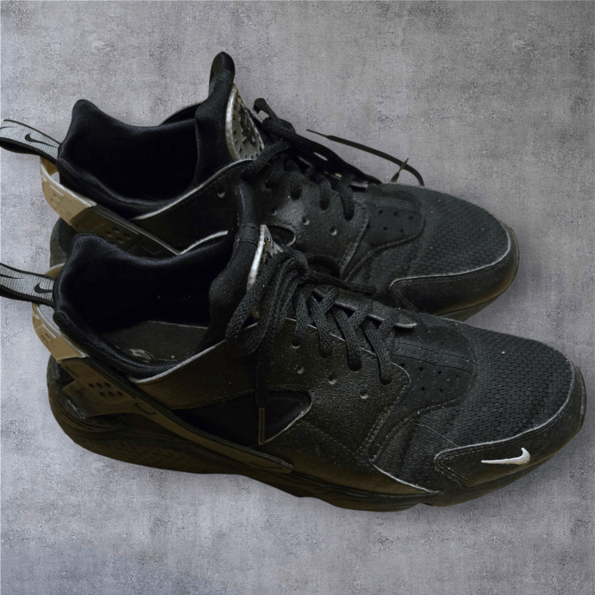 Nike Nike Air Huarache Size US 12 / EU 45 - 2 Thumbnail