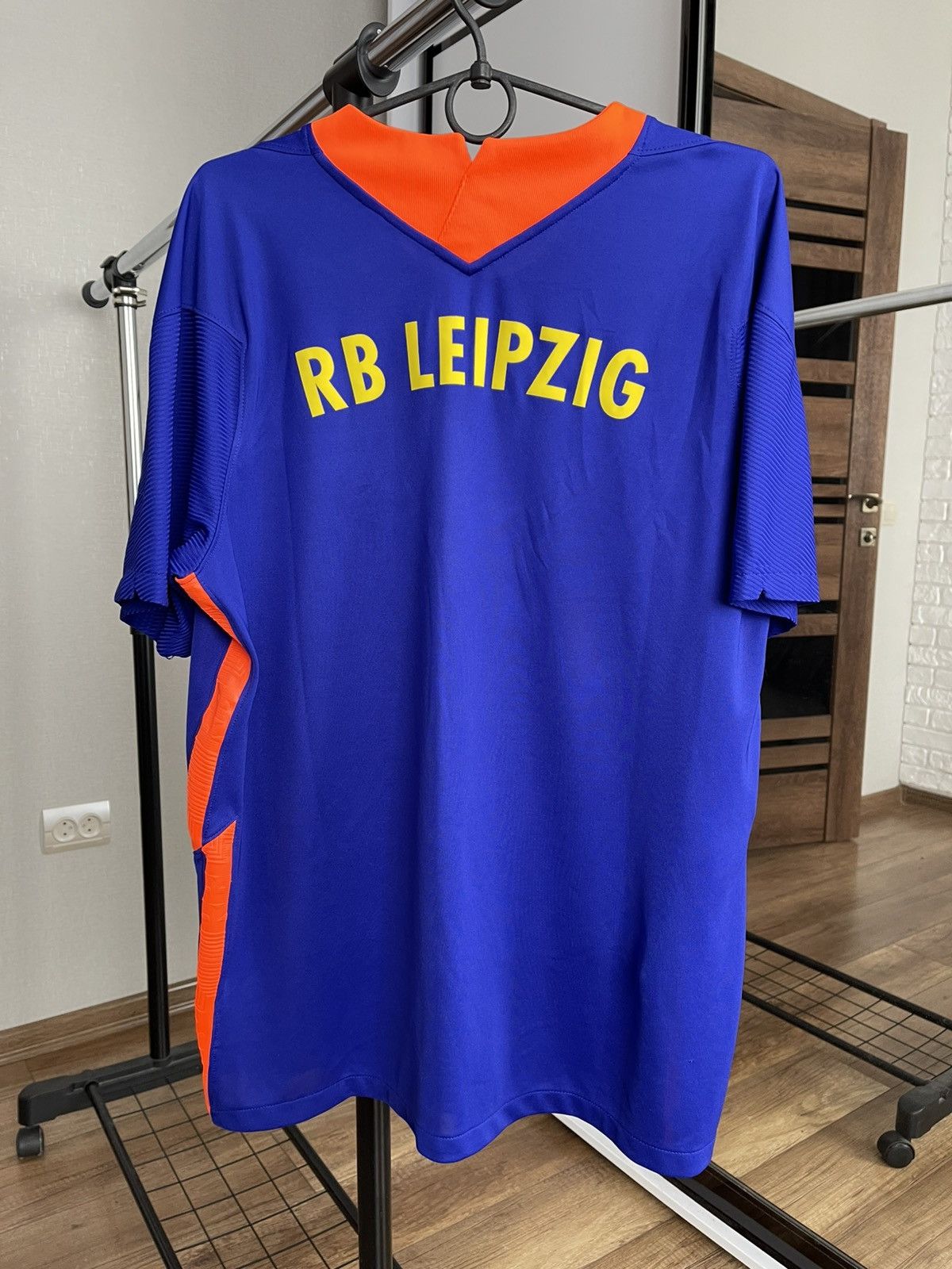 Nike 2020/2021 Nike RB Leipzig Red Bull Soccer Jersey T-Shirt Tee Size US L / EU 52-54 / 3 - 5 Thumbnail