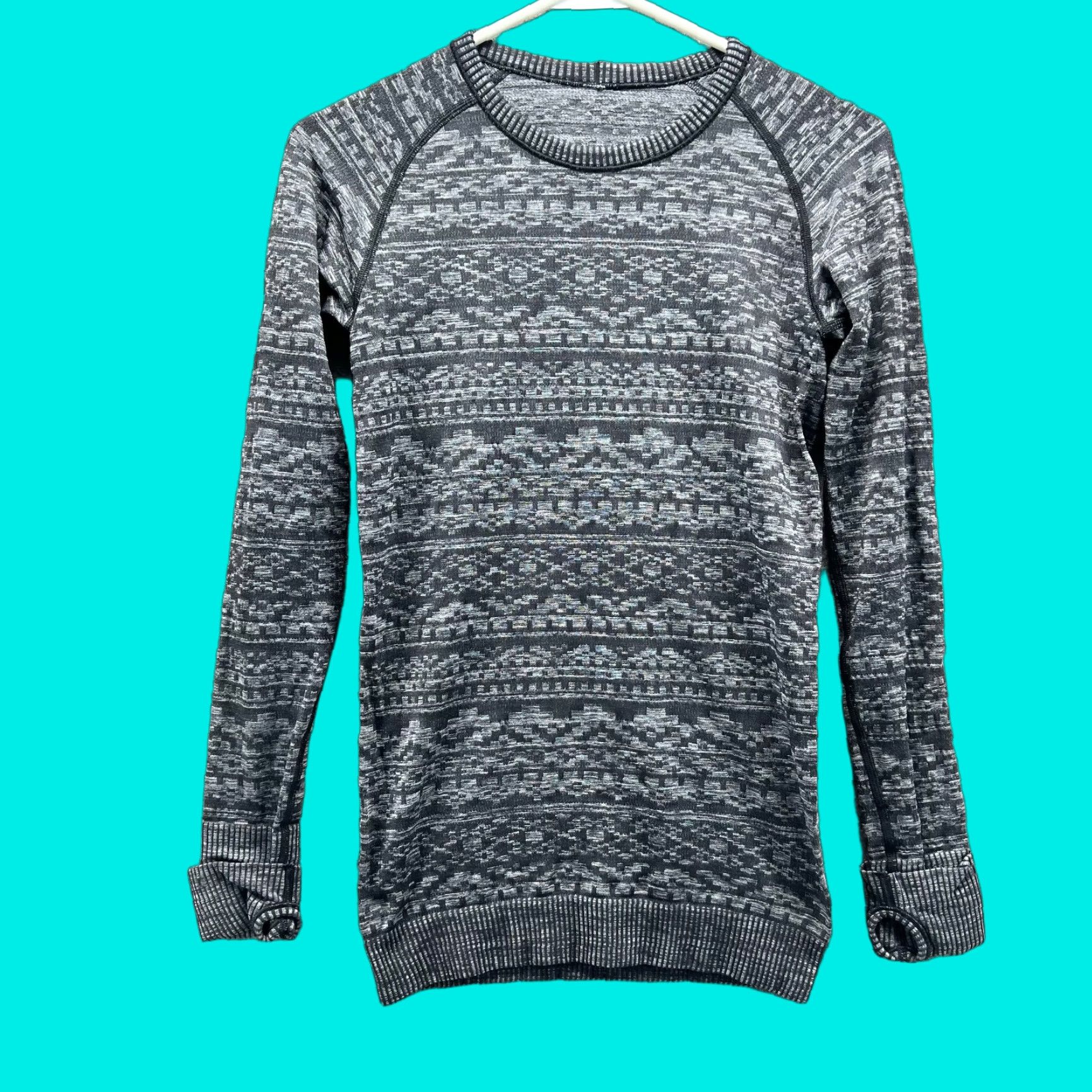 Lululemon Lululemon Shirt Women 0 Gray Black Geometric Fair Isle Thumbholes Aztec Print Shirt Long Sleeve Nike Shirt Size XS / US 0-2 / IT 36-38 - 1 Thumbnail