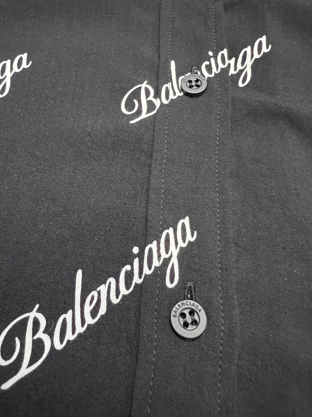 Balenciaga Balenciaga - All Over Script Logo Oversized Button Up Shirt Size XS / US 0-2 / IT 36-38 - 11 Thumbnail