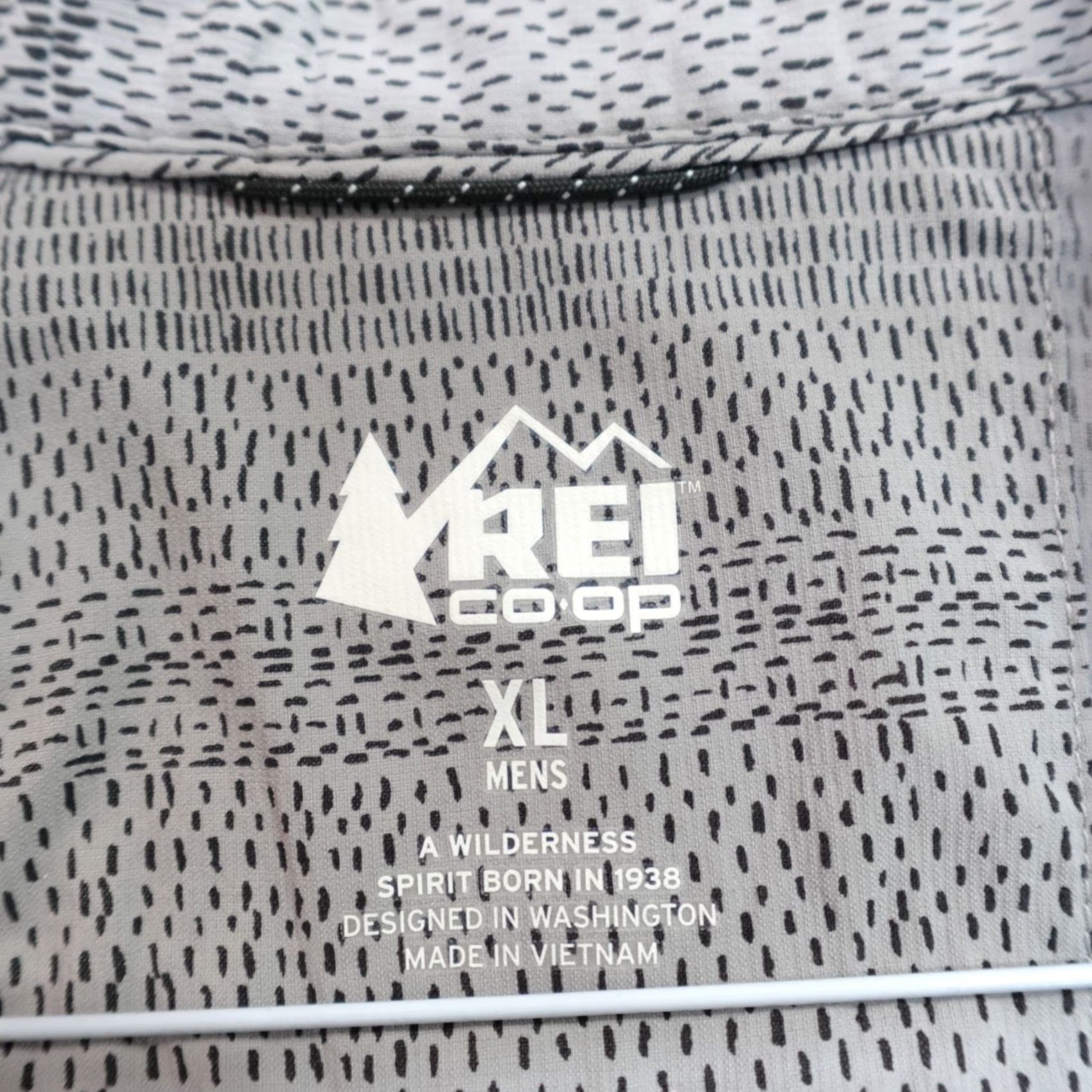 Vintage REI Co-Op Shirt XL Gray Beige Geometric Pattern Vented Snap Pockets Men Short Sleeve Button-Up Nylon Spandex Size US XL / EU 56 / 4 - 2 Thumbnail