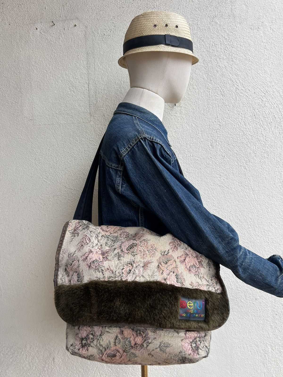 Vintage Vintage Beruf Baggage Japan Jacquard Messenger Bag Size ONE SIZE - 2 Thumbnail