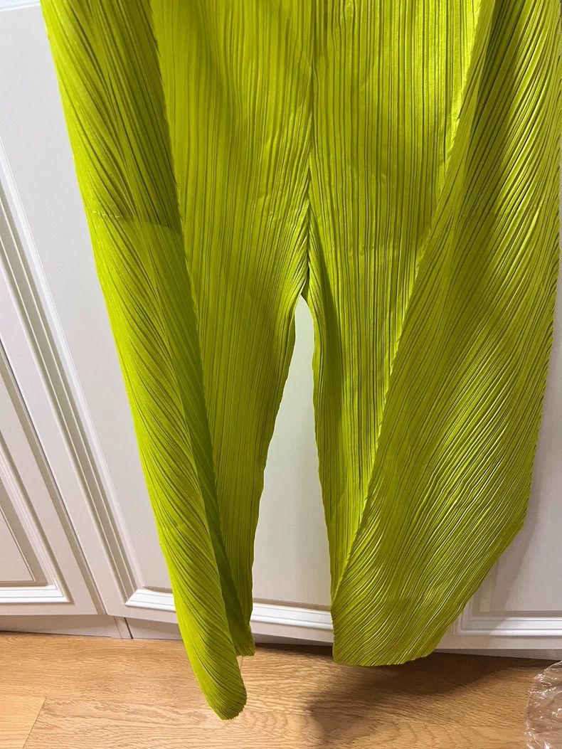 Issey Miyake Issey Miyake size:3 Green pleated irregular-shaped pants Size 31" - 2 Thumbnail
