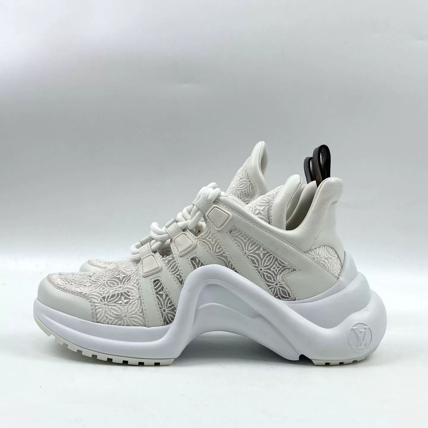 Louis Vuitton Louis Vuitton White Monogram Sneakers Size US 6.5 / IT 36.5 - 1 Thumbnail