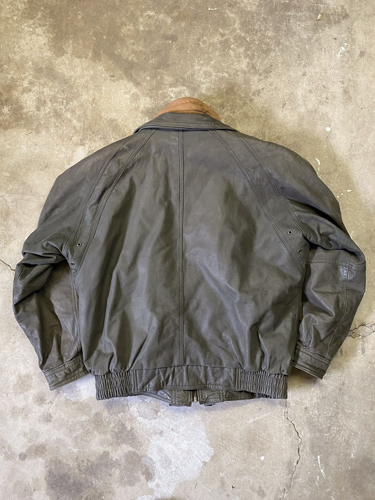 Other Leather bomber jacket paired with free Burberry scarf Size US L / EU 52-54 / 3 - 4 Thumbnail