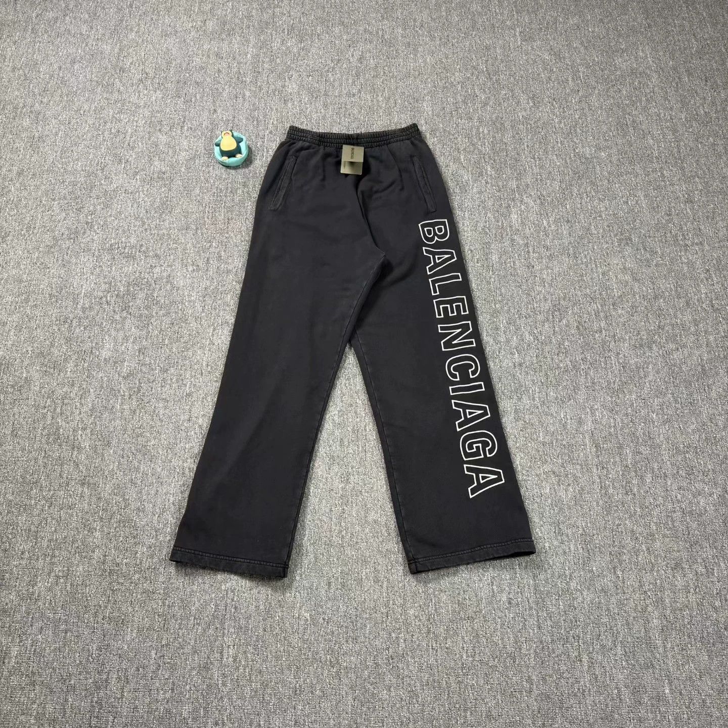 Balenciaga Balenciaga Black Distressed Logo Sweatpants Size 24" / US 00 / IT 34 - 1 Thumbnail
