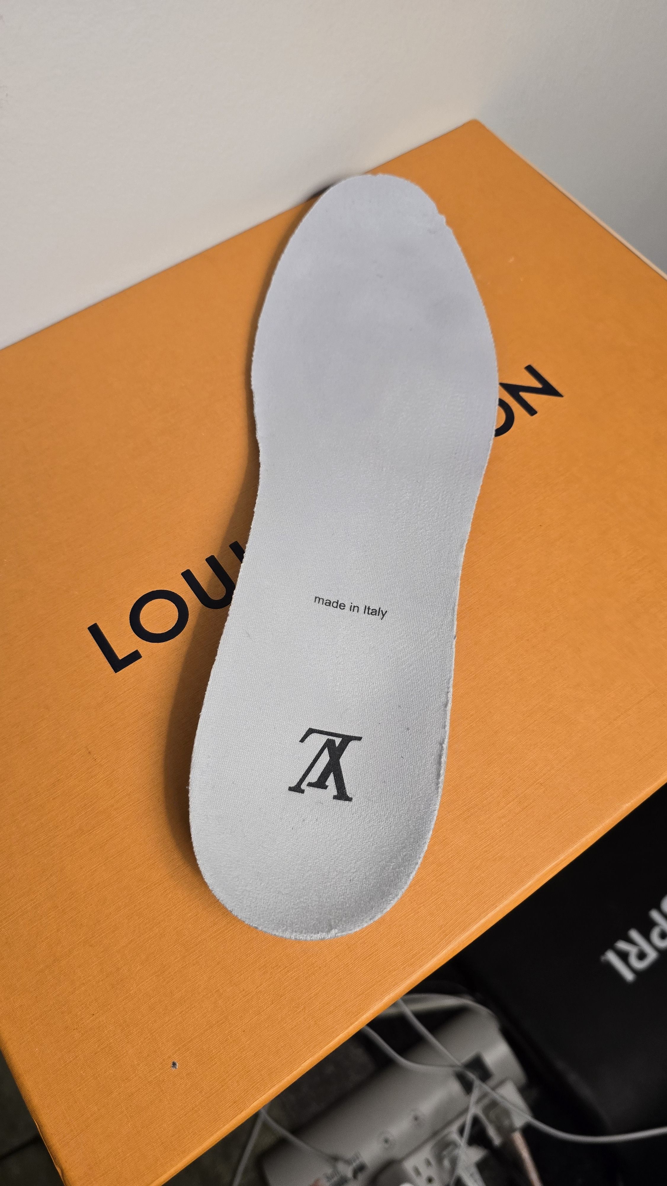 Louis Vuitton 100% Auth Louis Vuitton Trainer Hi-Top Blue/Wh - Size 10 LV Size US 11 / EU 44 - 10 Thumbnail