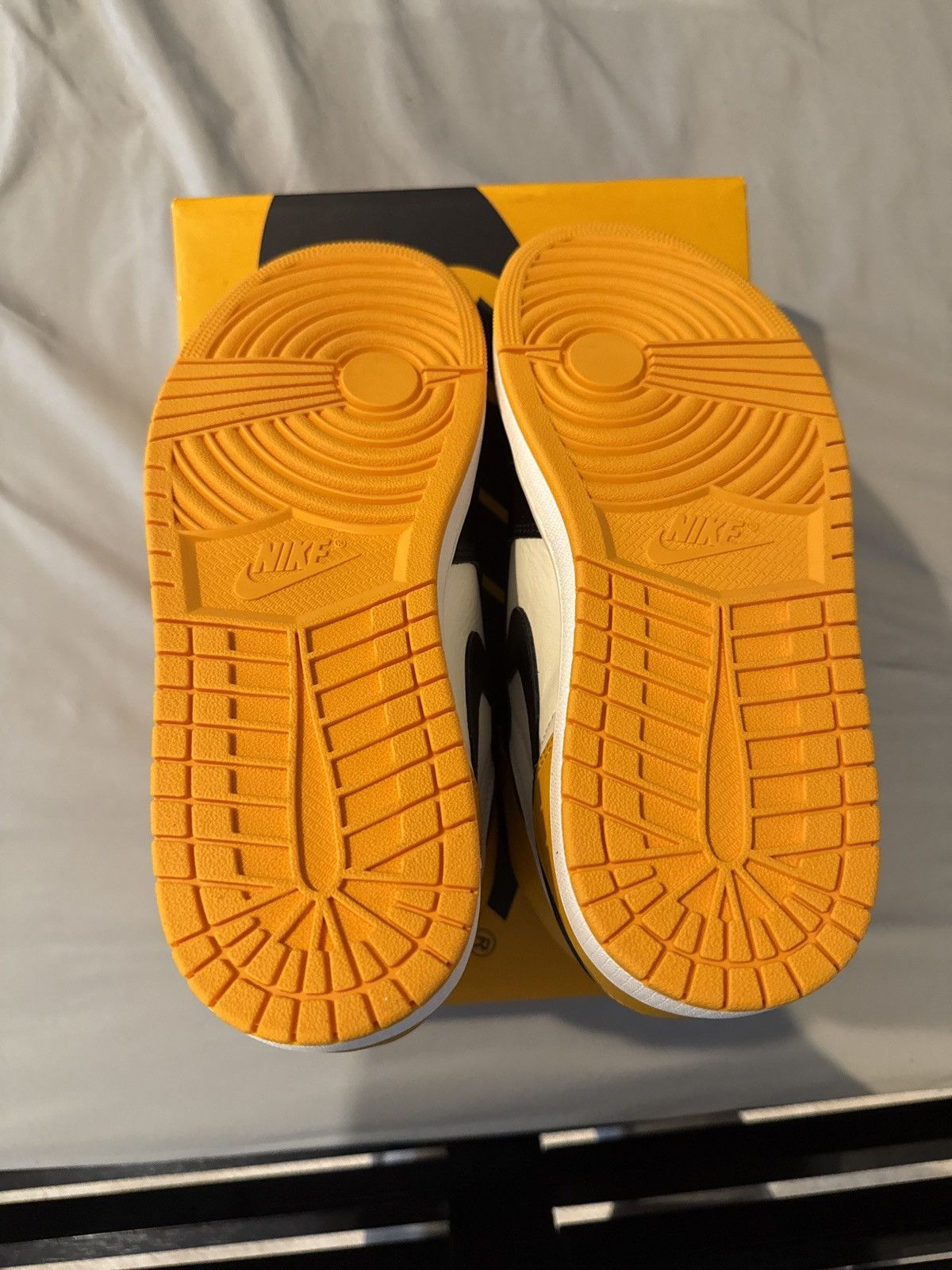 Jordan Brand × Nike Jordan 1 Retro High OG Size US 10 / EU 43 - 5 Thumbnail