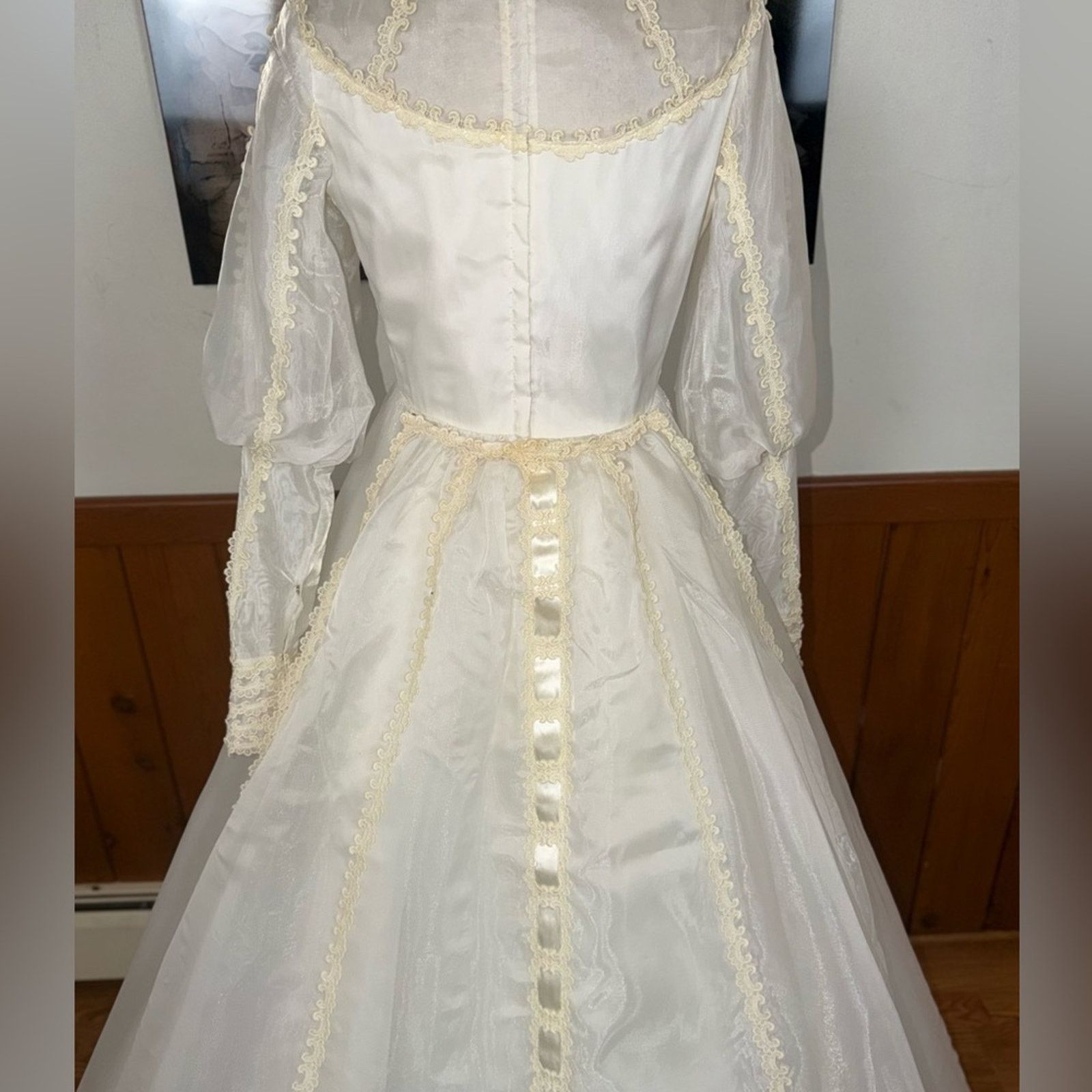 Vintage Gorgeous Vintage 1970s/80s Union Made Wedding Gown & Veil Size L / US 10 / IT 46 - 13 Thumbnail