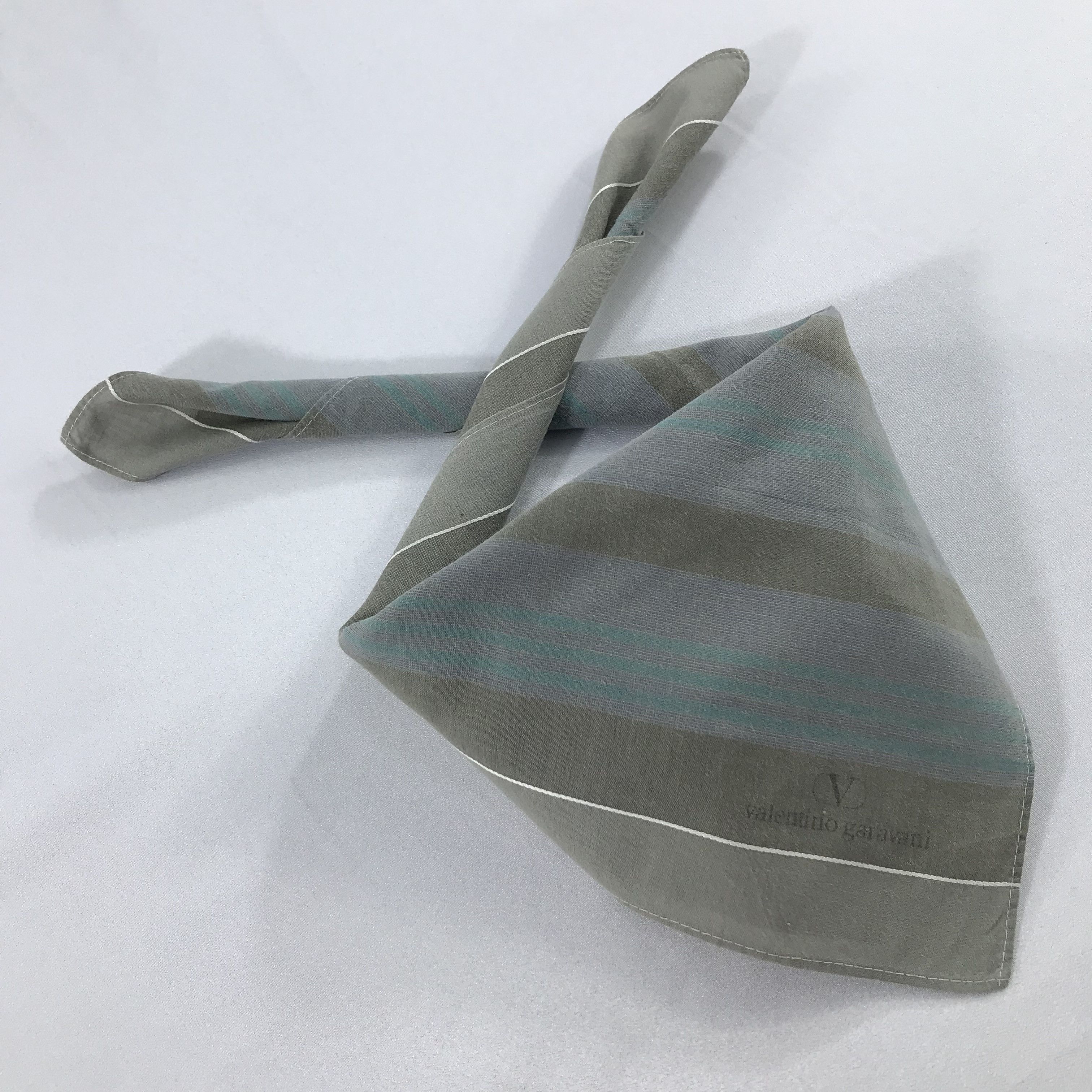 Valentino × Vintage Valentino Garavani Bandana / Handkerchief/Neckerchief -S2271 Size ONE SIZE - 4 Thumbnail