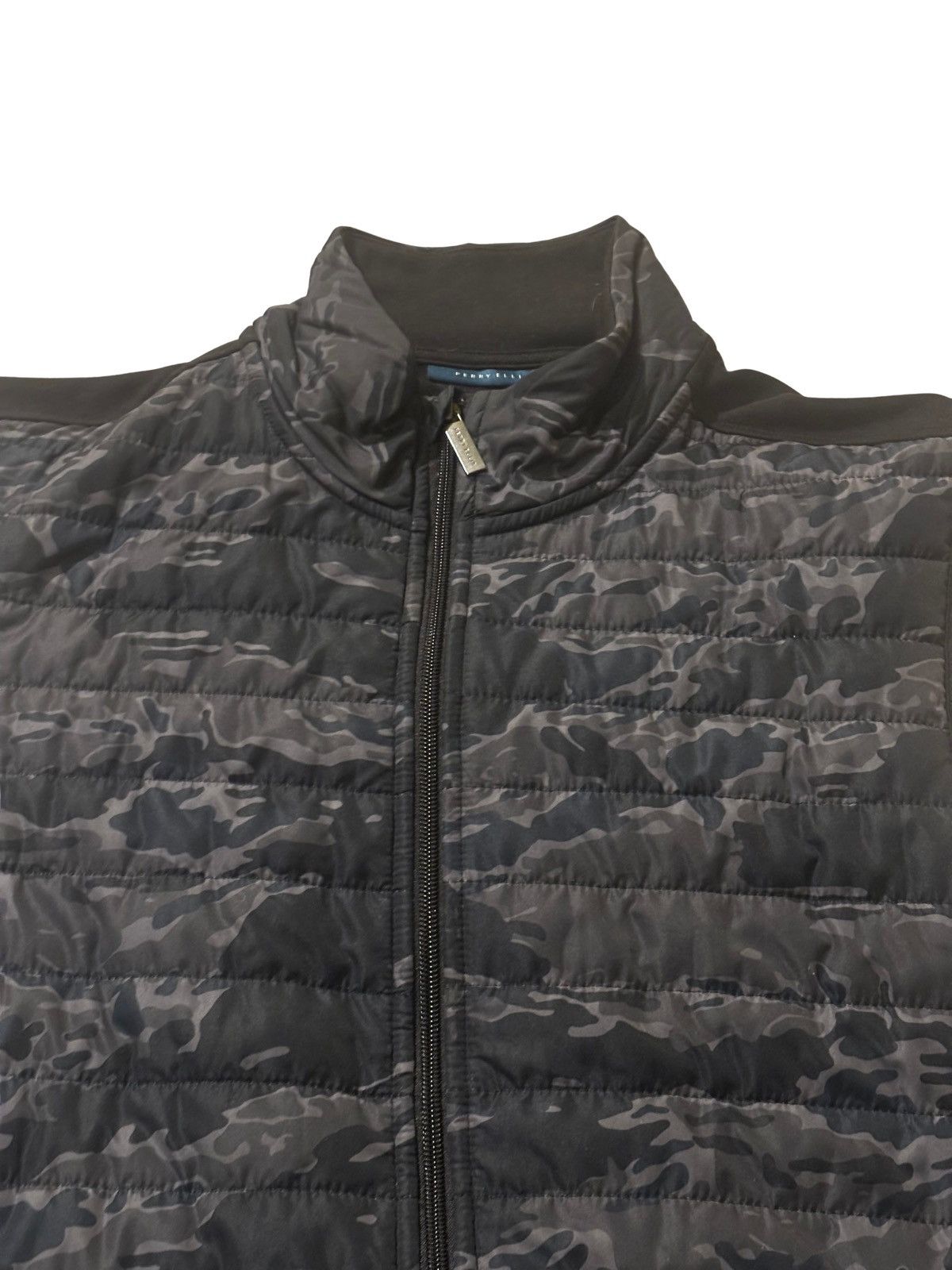 Perry Ellis Men’s camo quilted vest.2238 Size US L / EU 52-54 / 3 - 2 Thumbnail