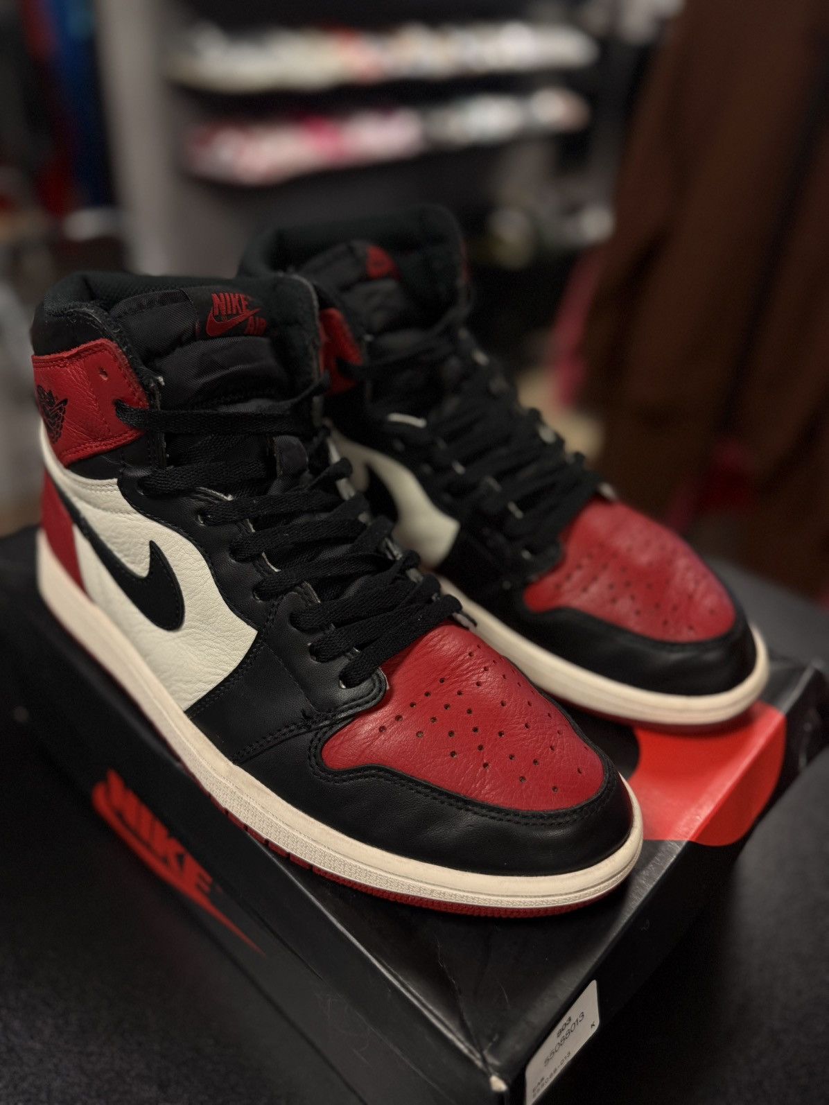 Jordan Brand × Nike Jordan 1 Bred Toe Size 11 Black Red Size 11 Pre Owned Size US 11 / EU 44 - 4 Thumbnail