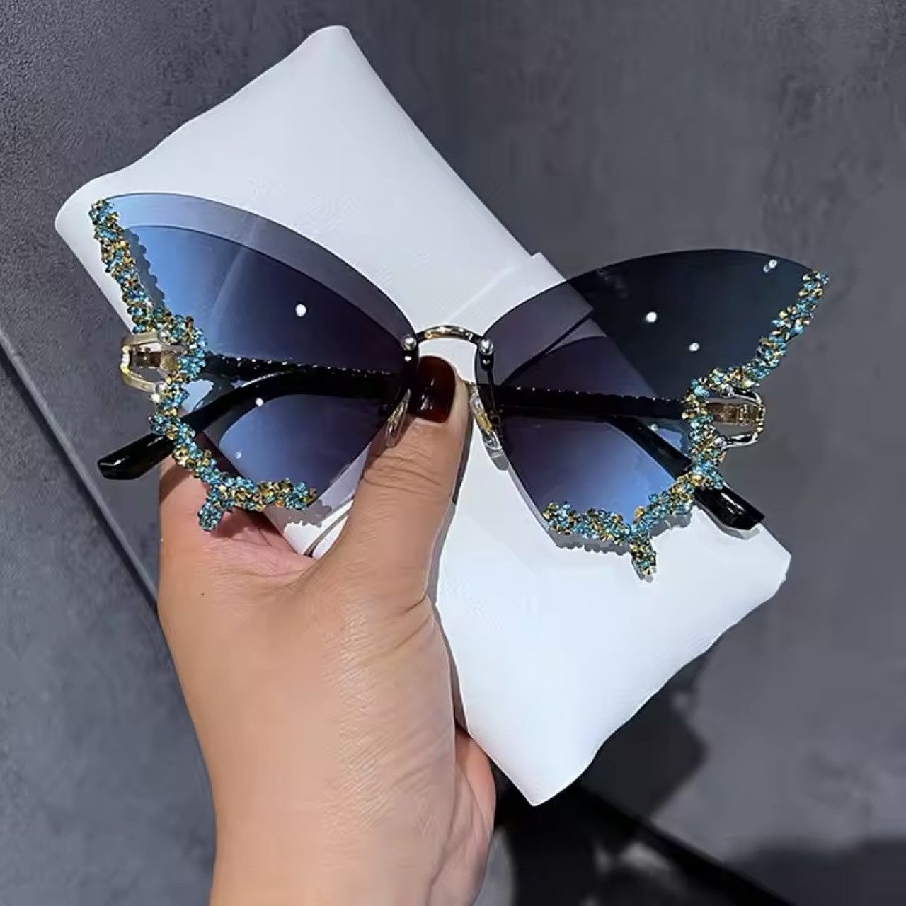 Designer Y2K cat eye Diamond Butterfly Sunglasses Rimless Oversized Size ONE SIZE - 2 Thumbnail