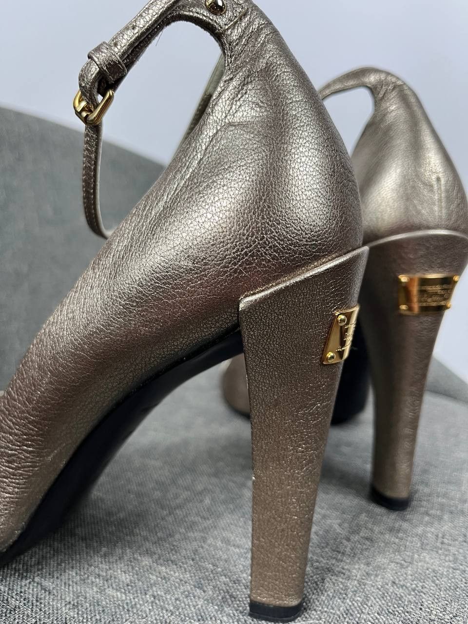 Louis Vuitton Leather pump with ankle strap Louis Vuitton Size US 6.5 / IT 36.5 - 9 Thumbnail