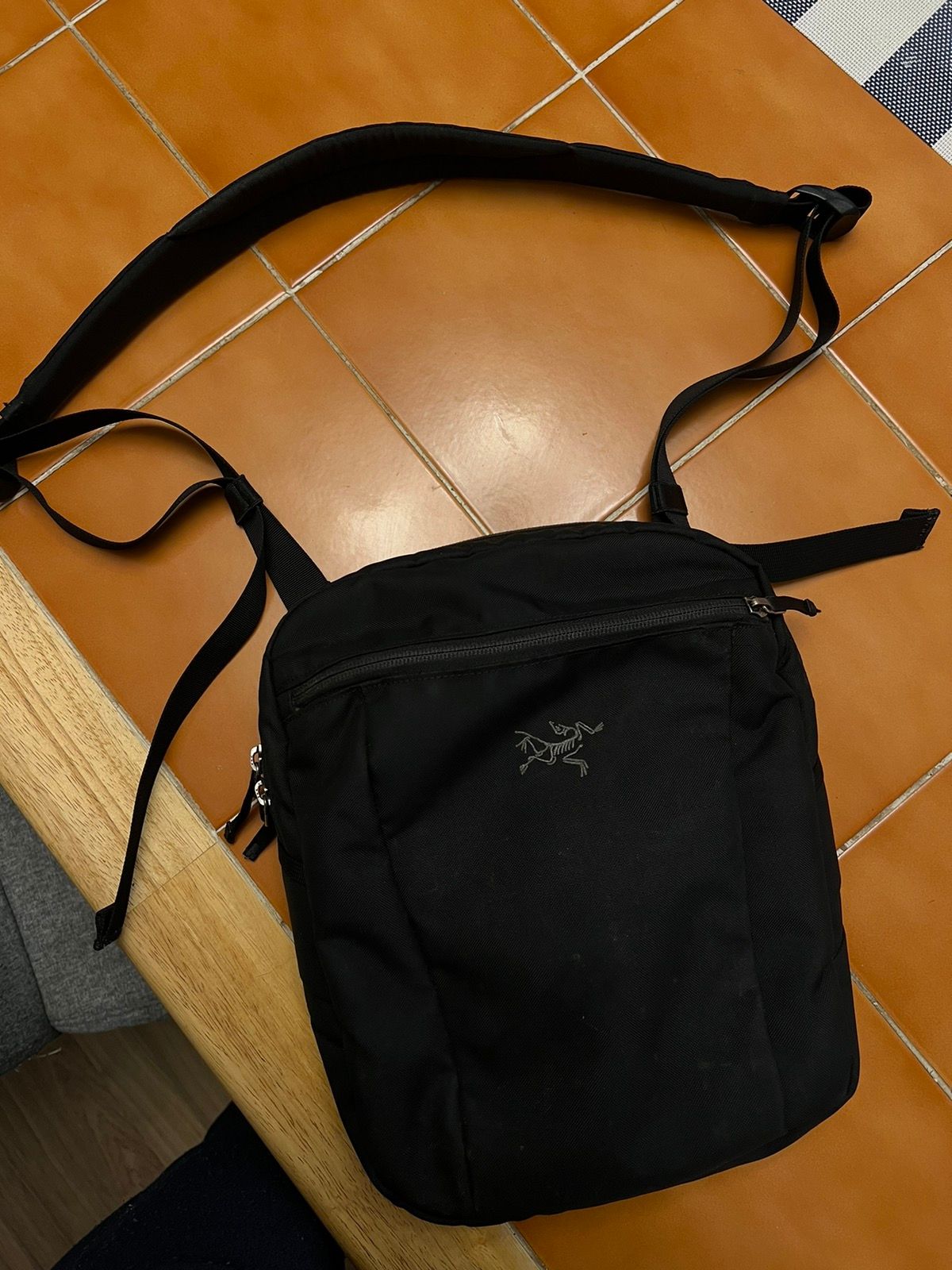 Pre-owned Arc'teryx Slingblade Shoulder Bag In Black