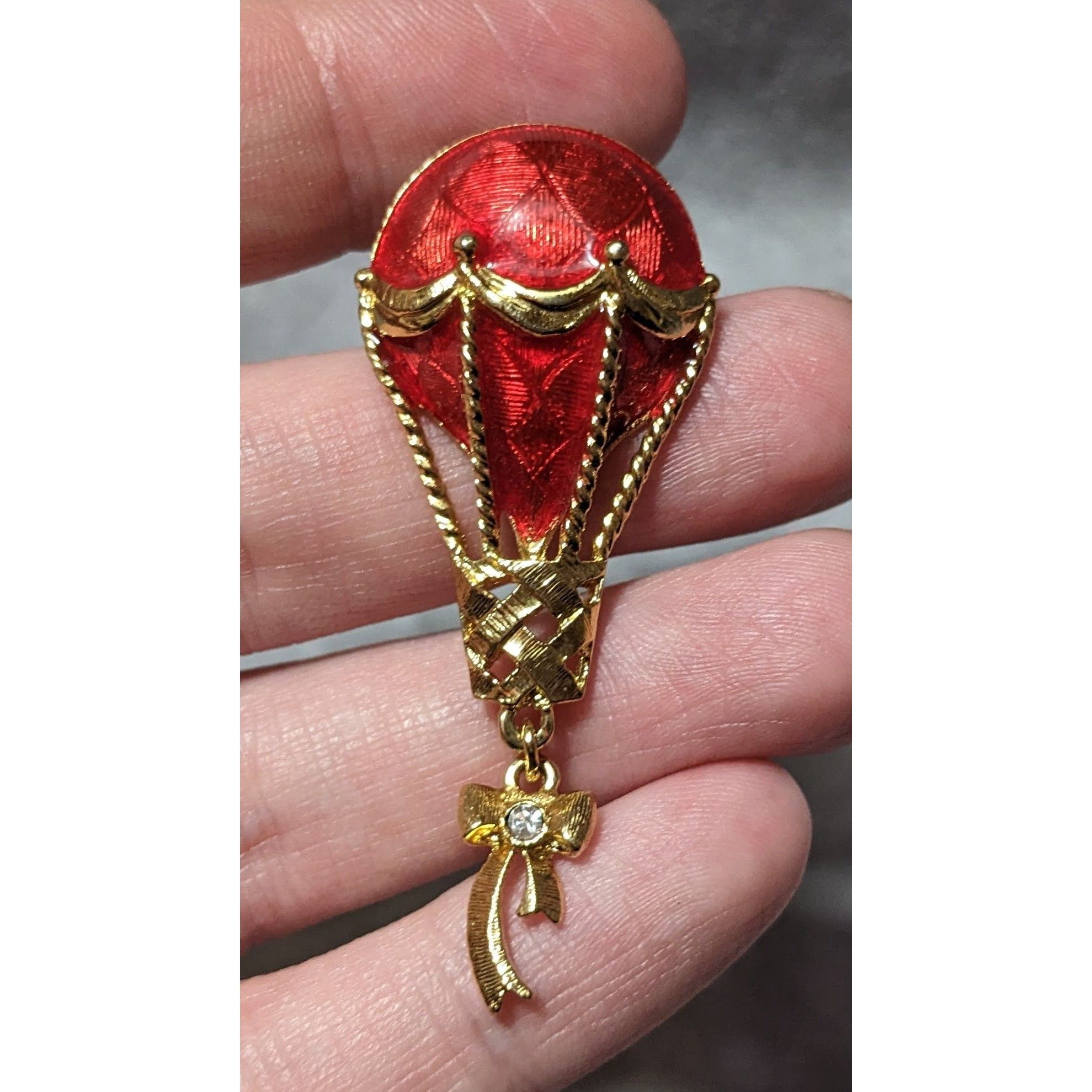 Other Vintage Avon Gold Tone Red Enamel Hot Air Balloon Lapel Pin Size ONE SIZE - 2 Thumbnail