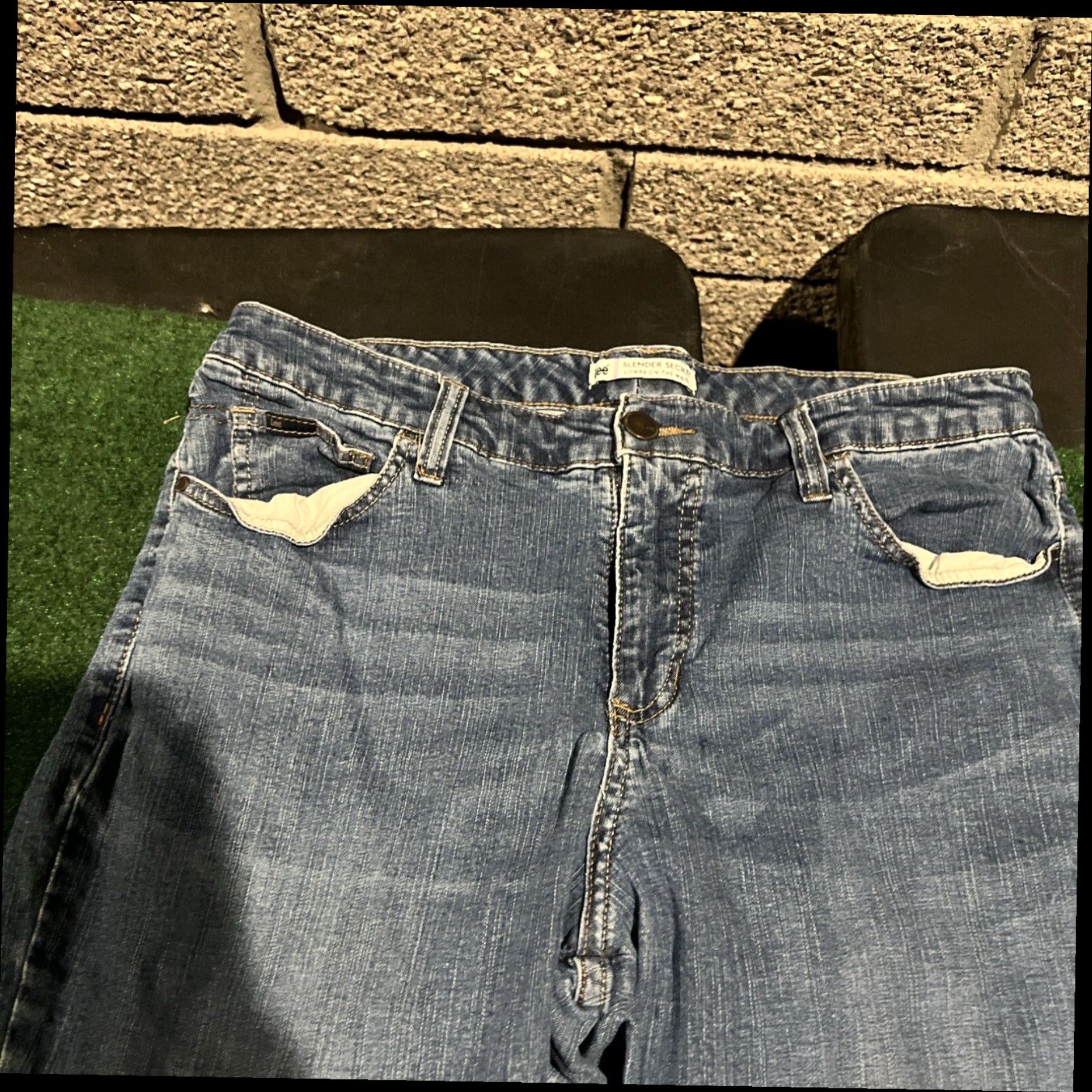 Lee Lee Jeans Womens 16 Blue Denim Slender Secret Lower on the Waist Mid Rise 33x30 Size 38" / US 16 / IT 52 - 2 Thumbnail