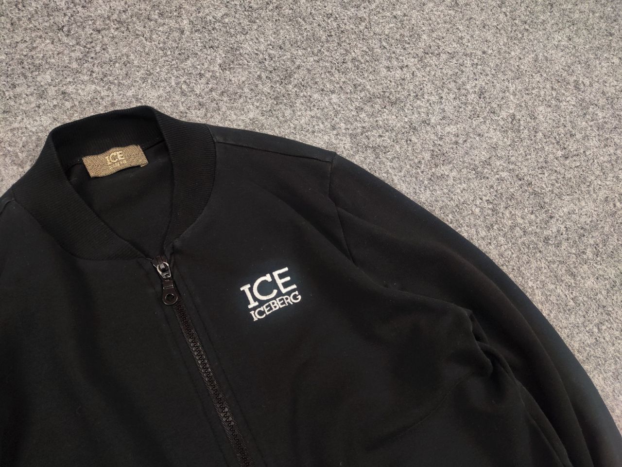 Iceberg Iceberg Disney Logo Vintage 90's Black Bomber Sweatshirt Size M / US 6-8 / IT 42-44 - 7 Thumbnail