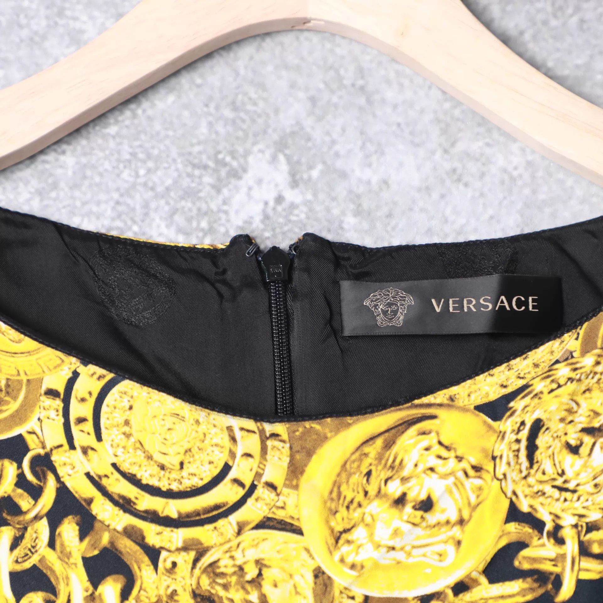 Versace Versace women's mini dress 42 Size M / US 6-8 / IT 42-44 - 4 Thumbnail