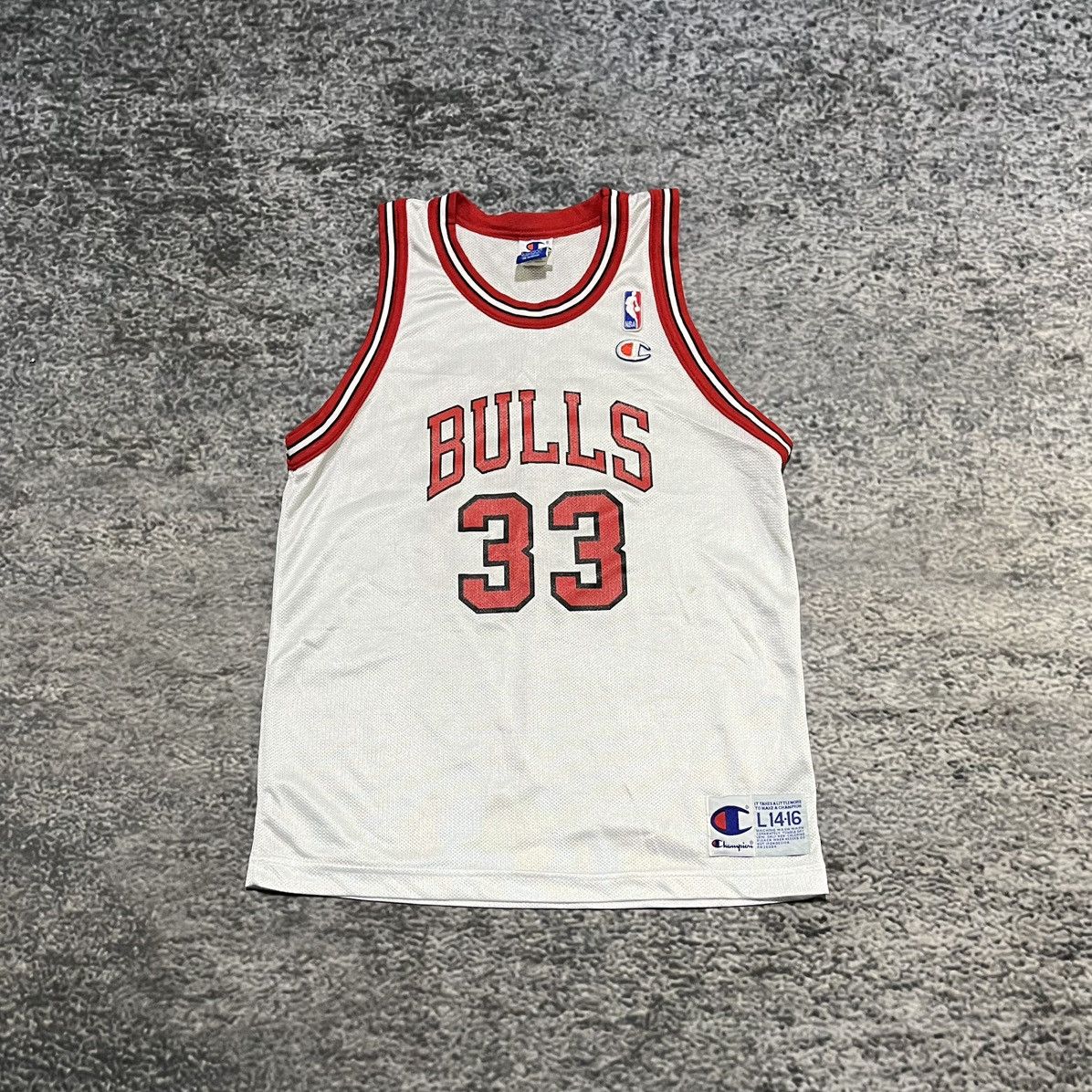 Champion Vintage Scottie Pippen Chicago Bulls 33 Away Champion Jersey Size US M / EU 48-50 / 2 - 1 Thumbnail
