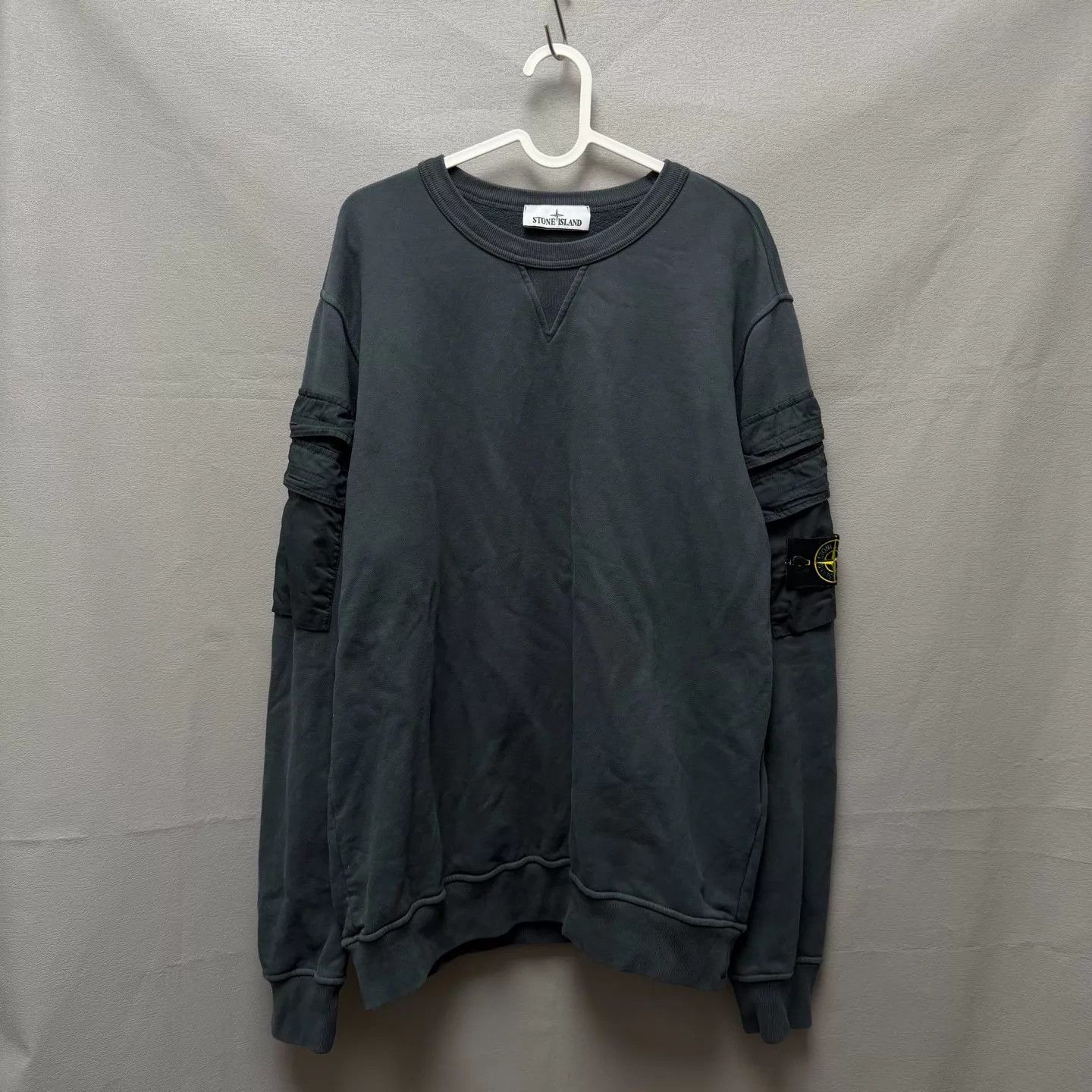 Stone Island Stone Island Arm Pocket Crewneck Sweatshirt Smoke Gray L 98 New Size US L / EU 52-54 / 3 - 1 Thumbnail