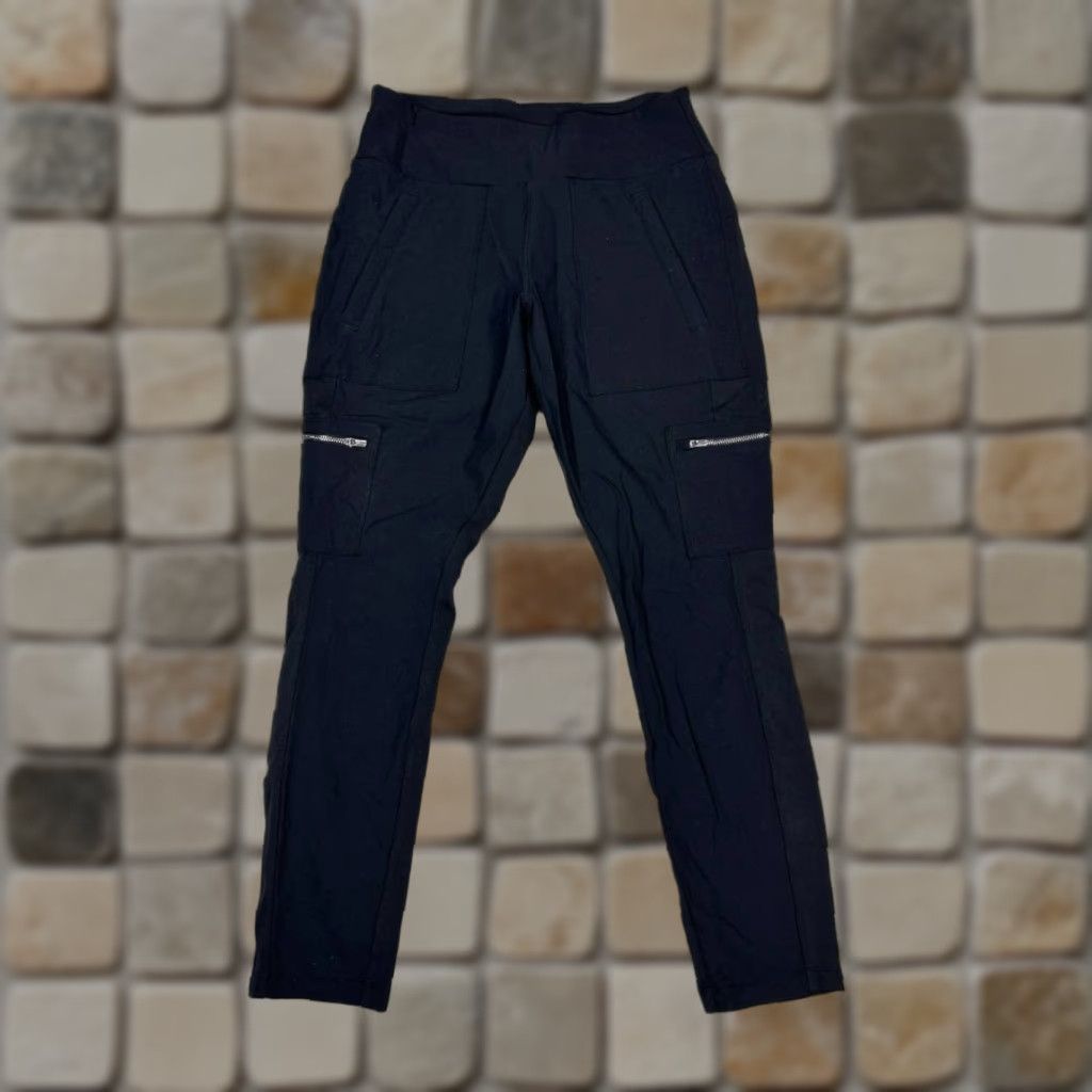 Athleta Athleta Headlands Hybrid Cargo Tight II Leggings Women 6 Petite Black Logo Nylon Size 28" / US 6 / IT 42 - 1 Thumbnail