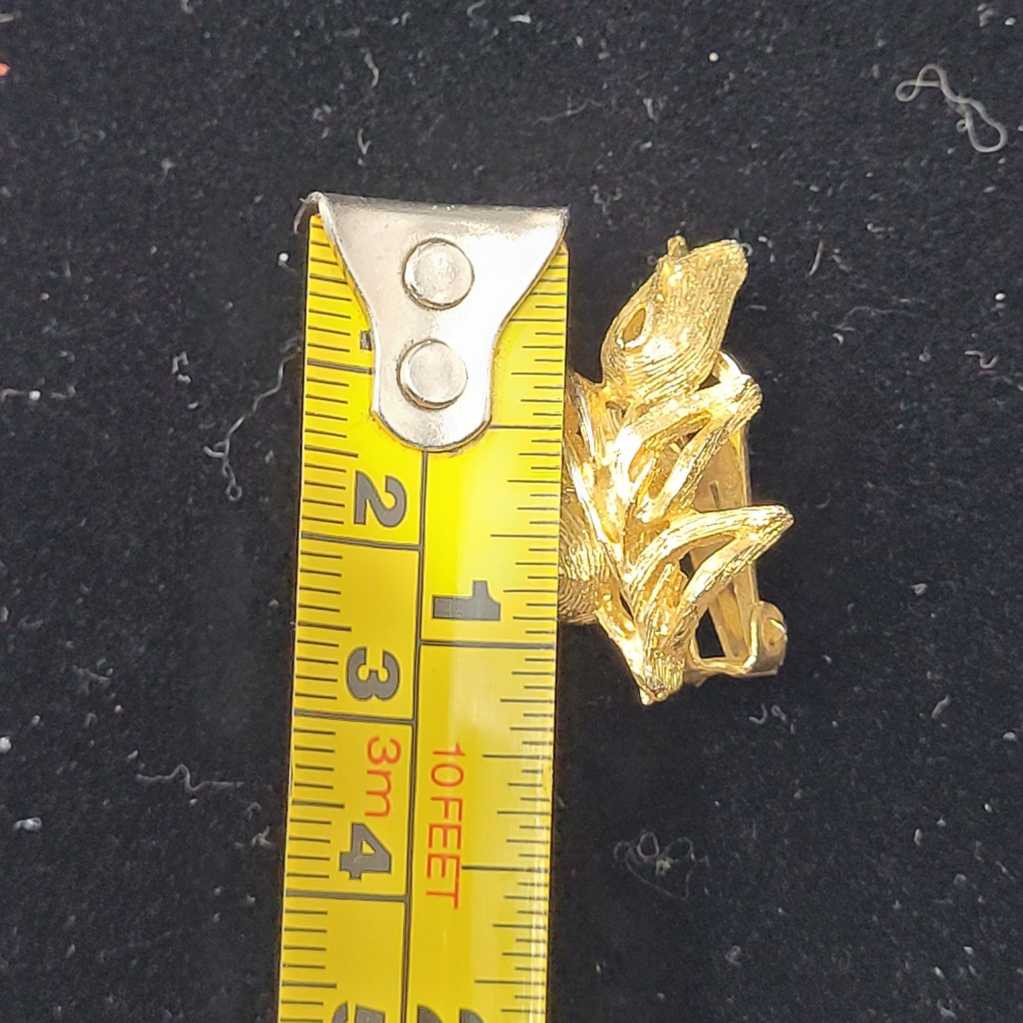 Vintage Vintage 80s Brushed Gold Climbing Tulip Clip-On Earrings Fla Size ONE SIZE - 2 Thumbnail