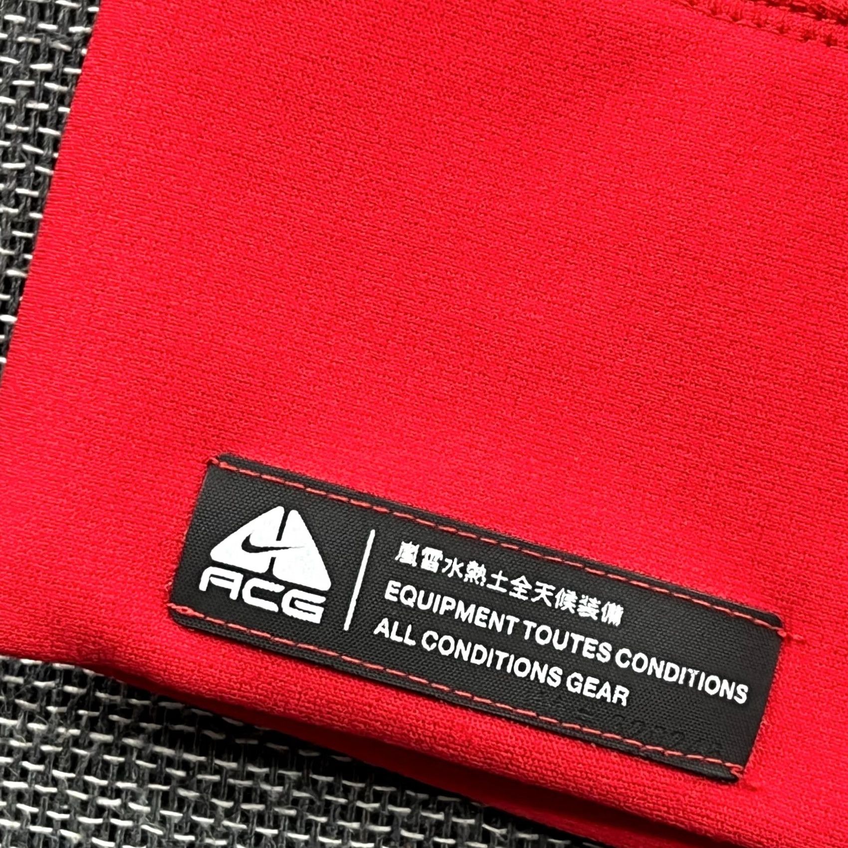 Nike VINTAGE Nike ACG Beanie Hat Skull Cap Softshell Red Winter OSFM Unisex Adults Knit Hat Adidas Size ONE SIZE - 2 Thumbnail
