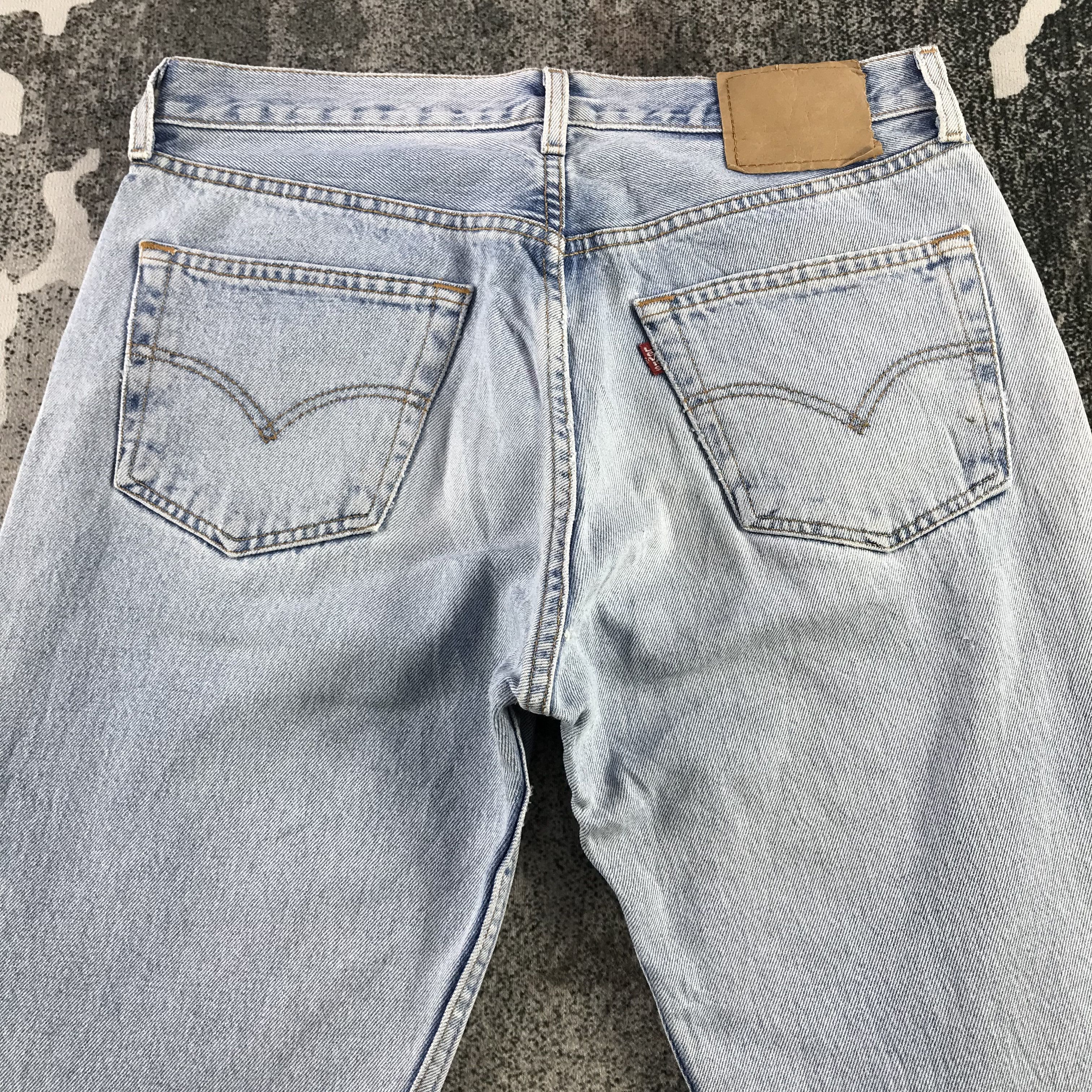 Levi's Vintage 90s Levis 501 Jeans Light wash Denim KJ3348 Size US 32 / EU 48 - 4 Thumbnail