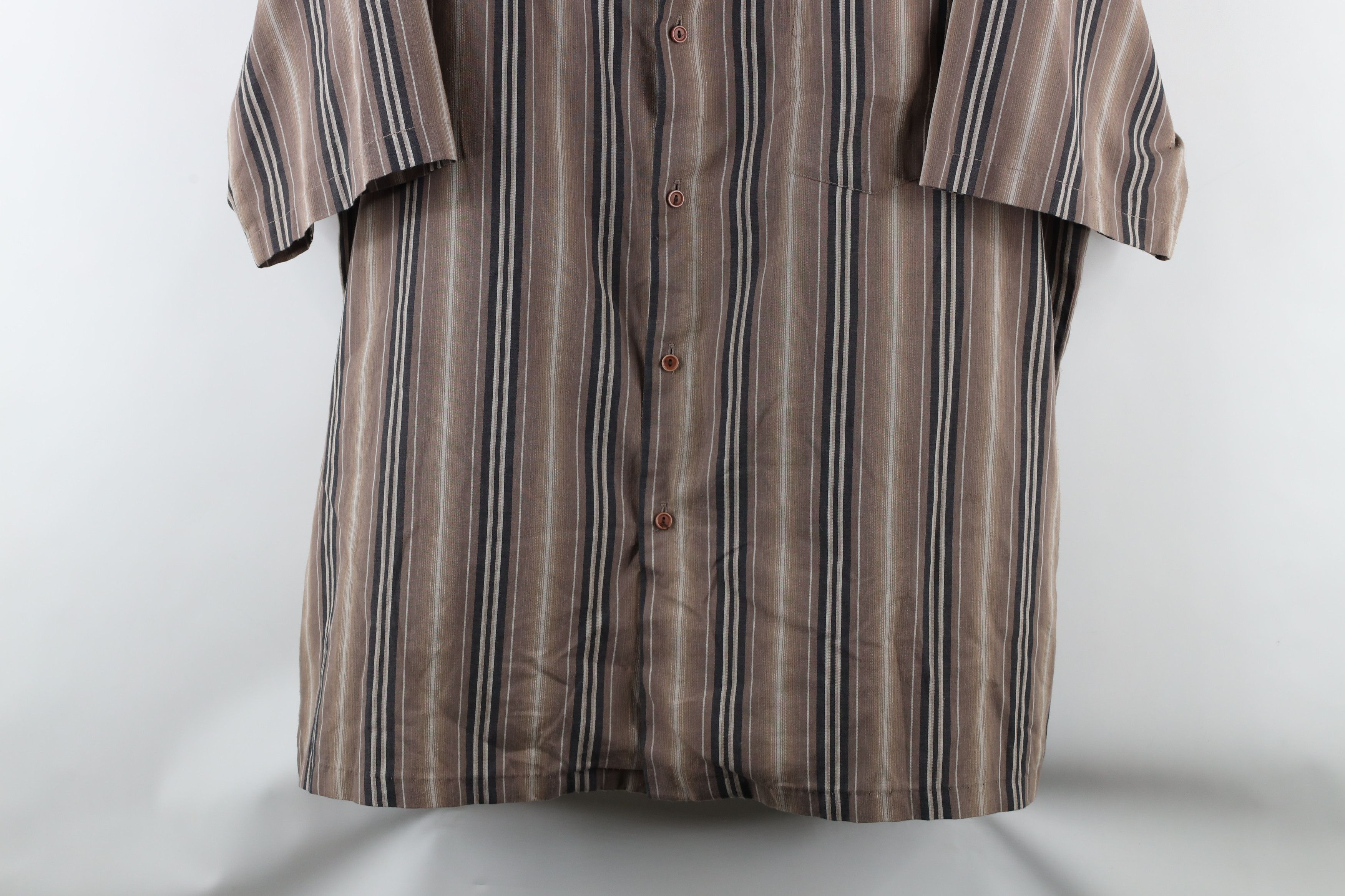 Vintage Vintage 90s Streetwear Fit Short Sleeve Button Shirt USA Size US XL / EU 56 / 4 - 3 Thumbnail