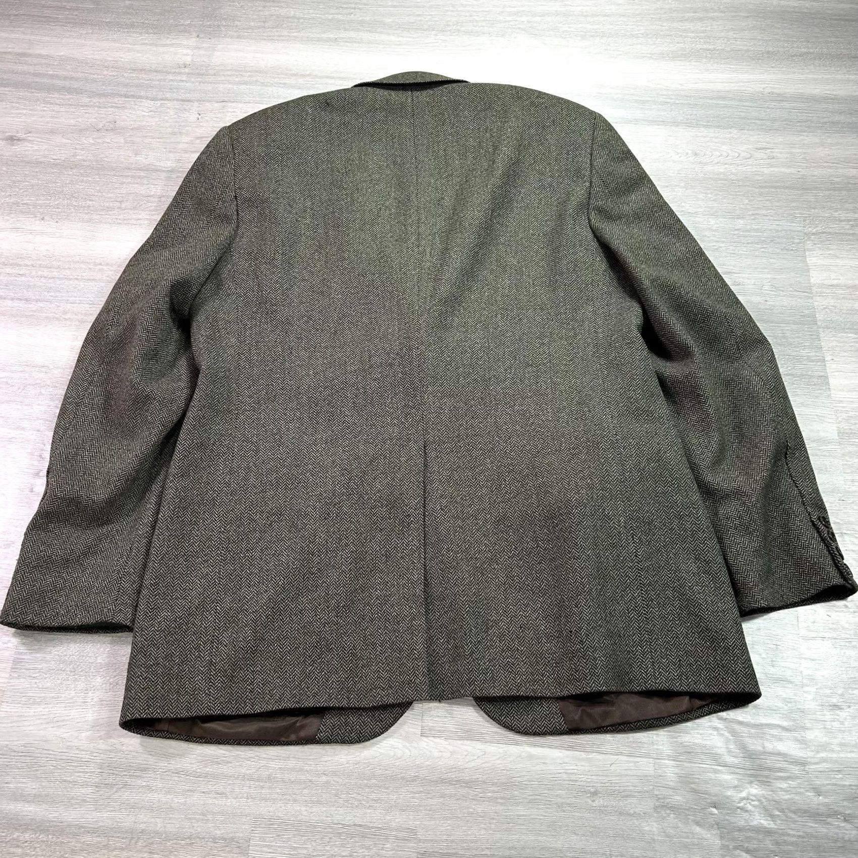 Brooks Brothers Brooks Brothers 346 Mens Blazer Sport Coat Jacket Long Wool Tweed Herringbone Brown Notch Lapel Two-Button 44L Size 44R - 2 Thumbnail
