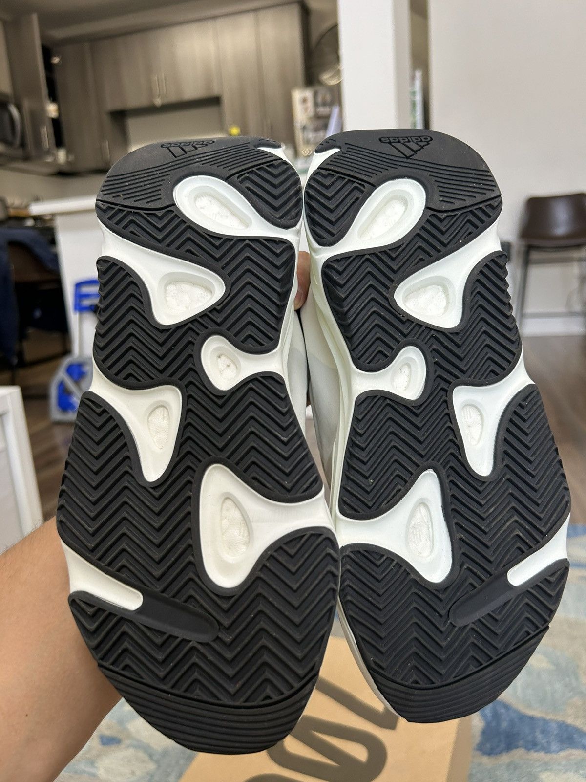 Yeezy Adidas Yeezy boost 700 mnvn laceless analog Size US 8 / EU 41 - 9 Thumbnail