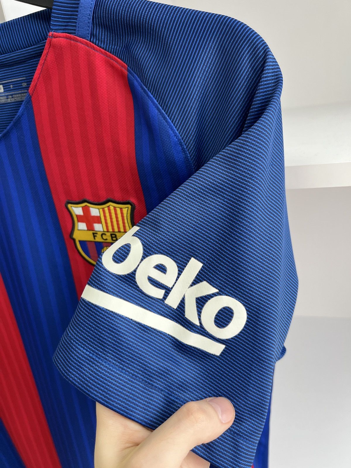 Nike × Vintage Vintage Barcelona Home 16/17 Jersey Size US S / EU 44-46 / 1 - 8 Thumbnail