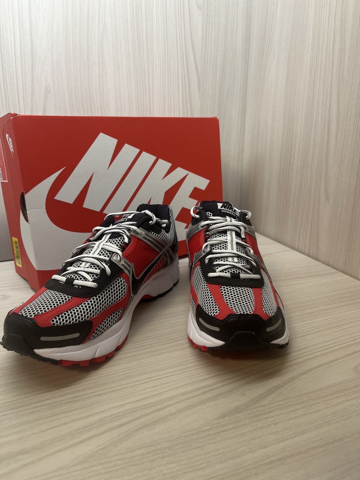Nike Nike zoom vomero 5 Size US 11.5 / EU 44-45 - 1 Thumbnail