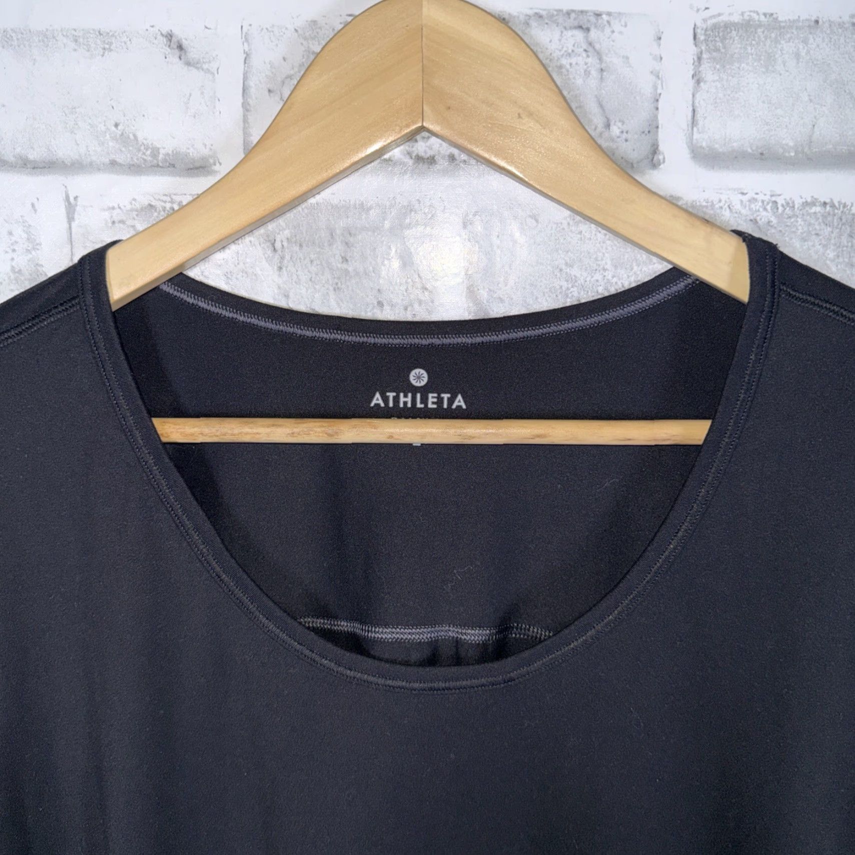Athleta Athleta Shirt Womens Longsleeve Black L Regular Activewear Size L / US 10 / IT 46 - 2 Thumbnail
