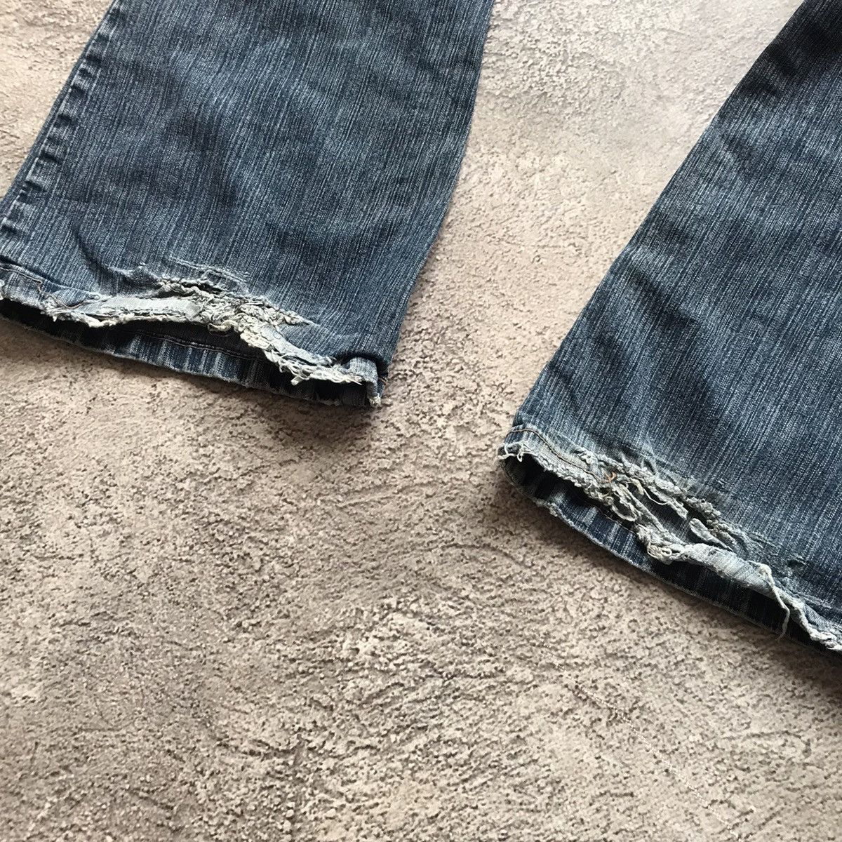 Vintage Vintage 90s Distressed Flared Jeans Low Rise Grunge Y2K 28 Size 28" / US 6 / IT 42 - 5 Thumbnail