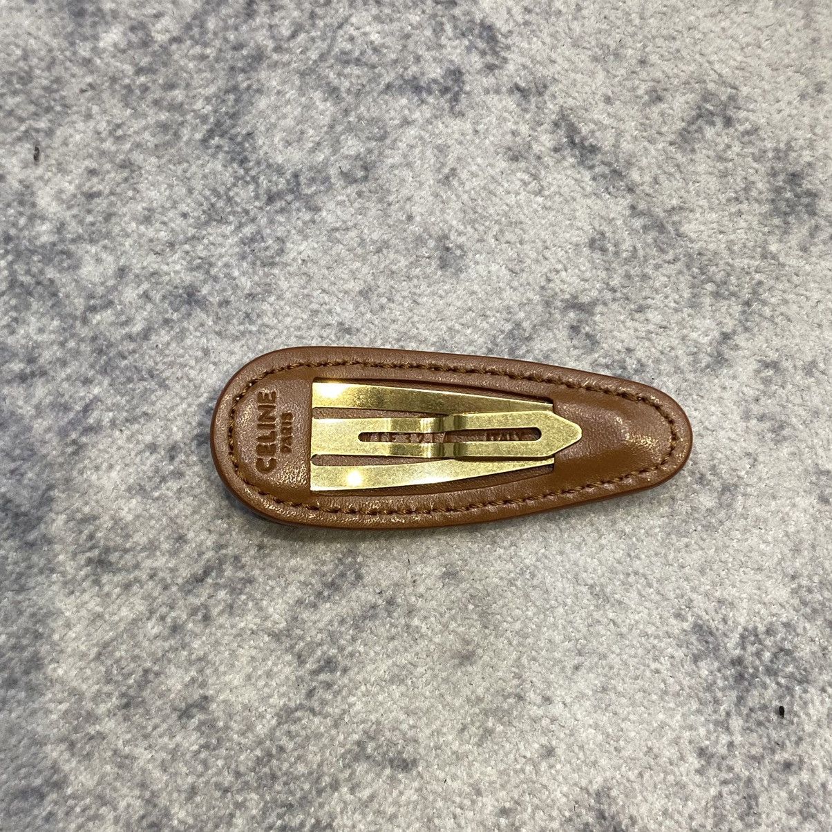 Celine CELINE Triomphe Snap Hair Clip In Calfskin TAN/GOLD Size ONE SIZE - 6 Thumbnail