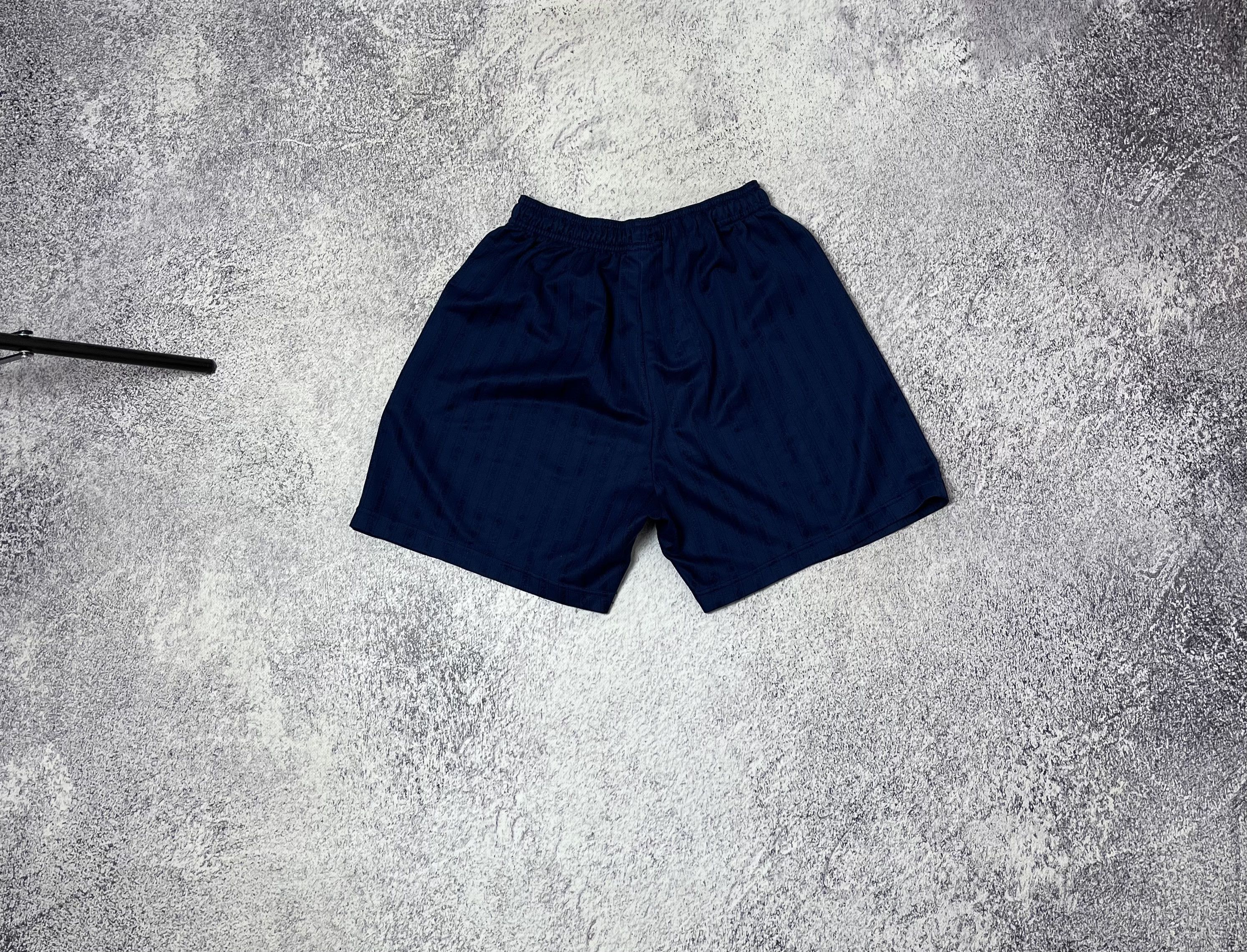 Umbro × Vintage Vintage mens short Umbro size M Size US 32 / EU 48 - 13 Thumbnail
