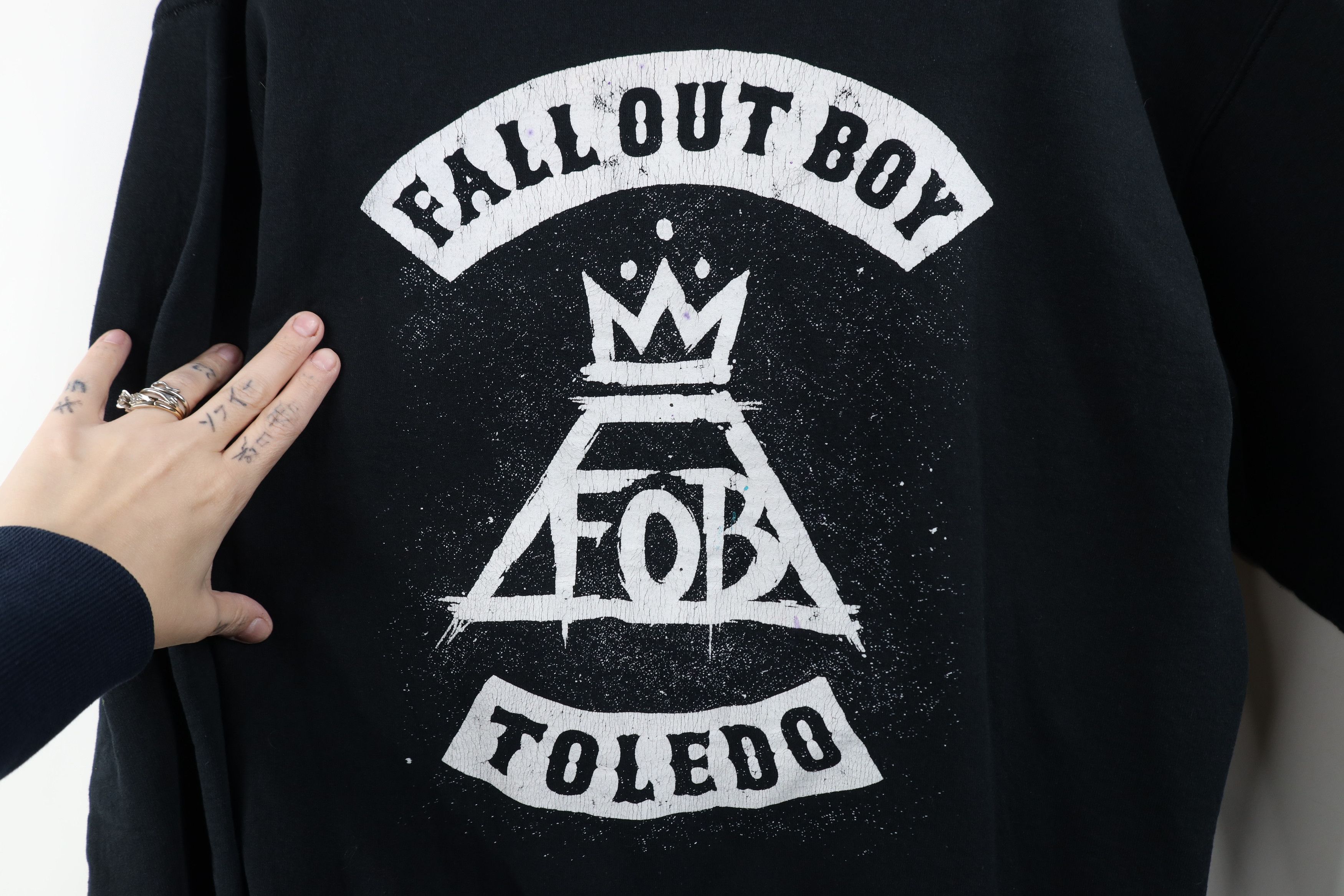 Vintage Vintage Y2K 2014 Mounmentour Fall Out Boy Band Sweatshirt Size L / US 10 / IT 46 - 4 Thumbnail