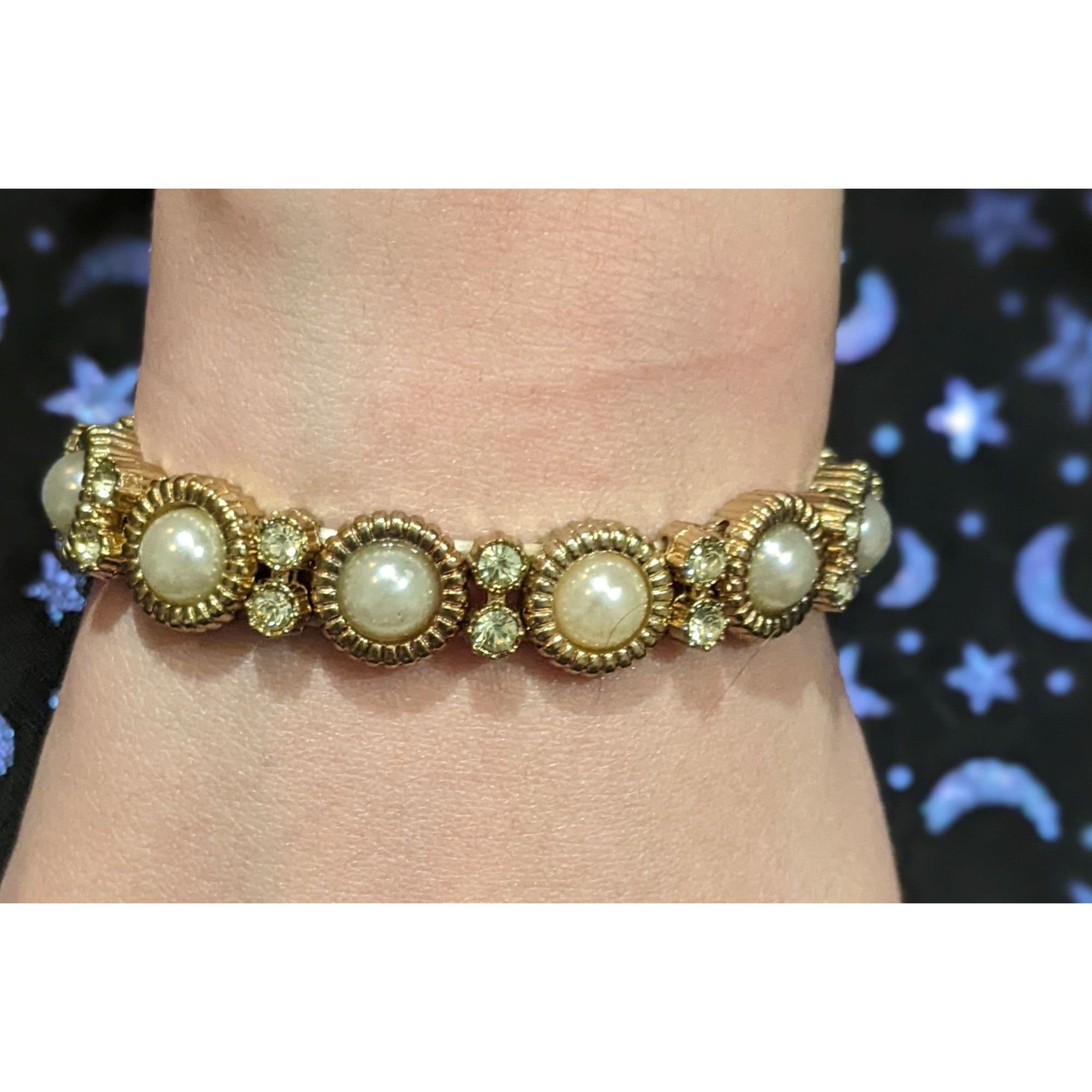 Other Gold Pearl Glam Rhinestone Stretch Bracelet Size ONE SIZE - 2 Thumbnail