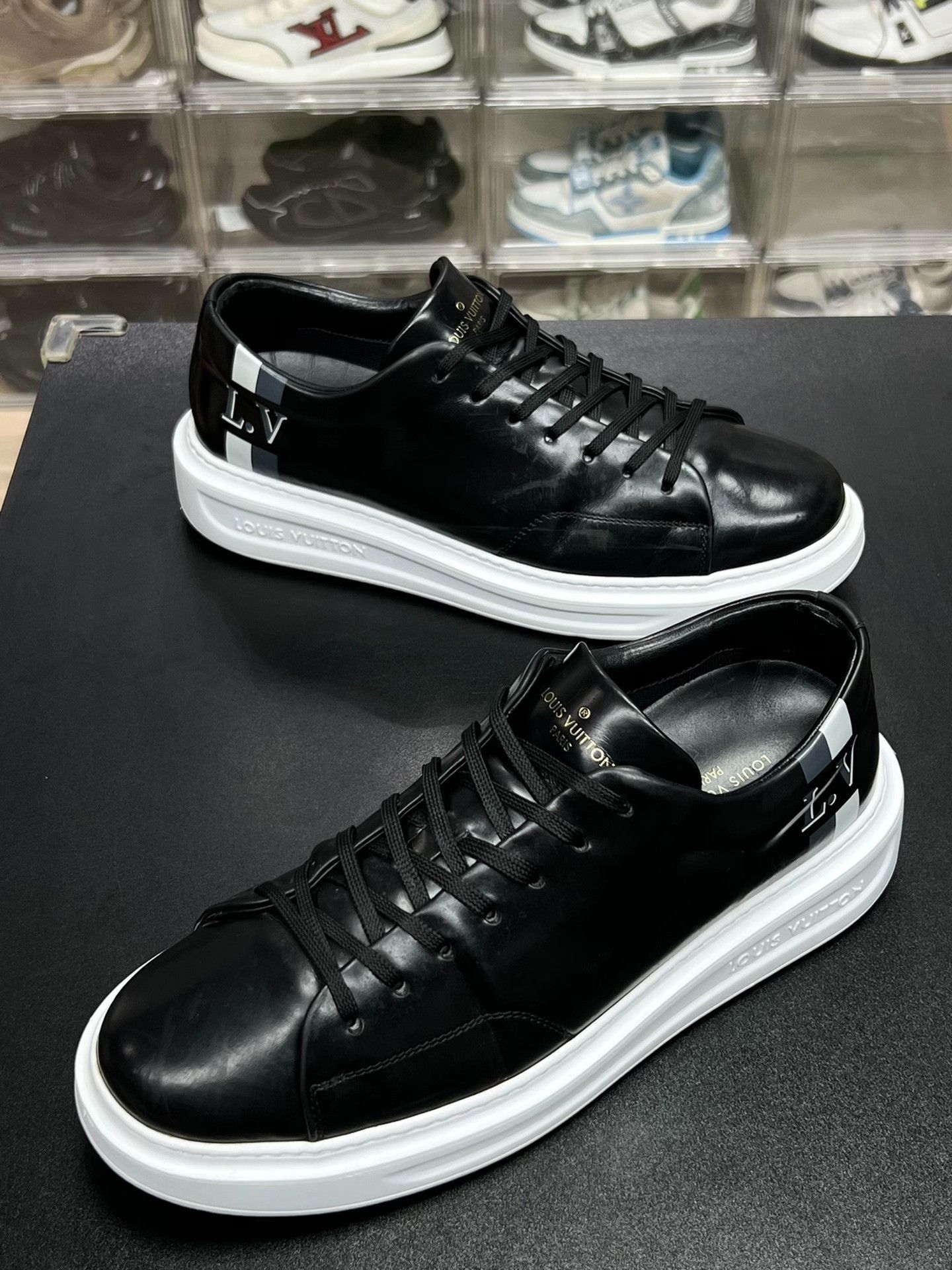 Louis Vuitton Louis Vuitton Printed Black Lowtop Sneakers 8.5 Men Size US 8.5 / EU 41-42 - 1 Thumbnail