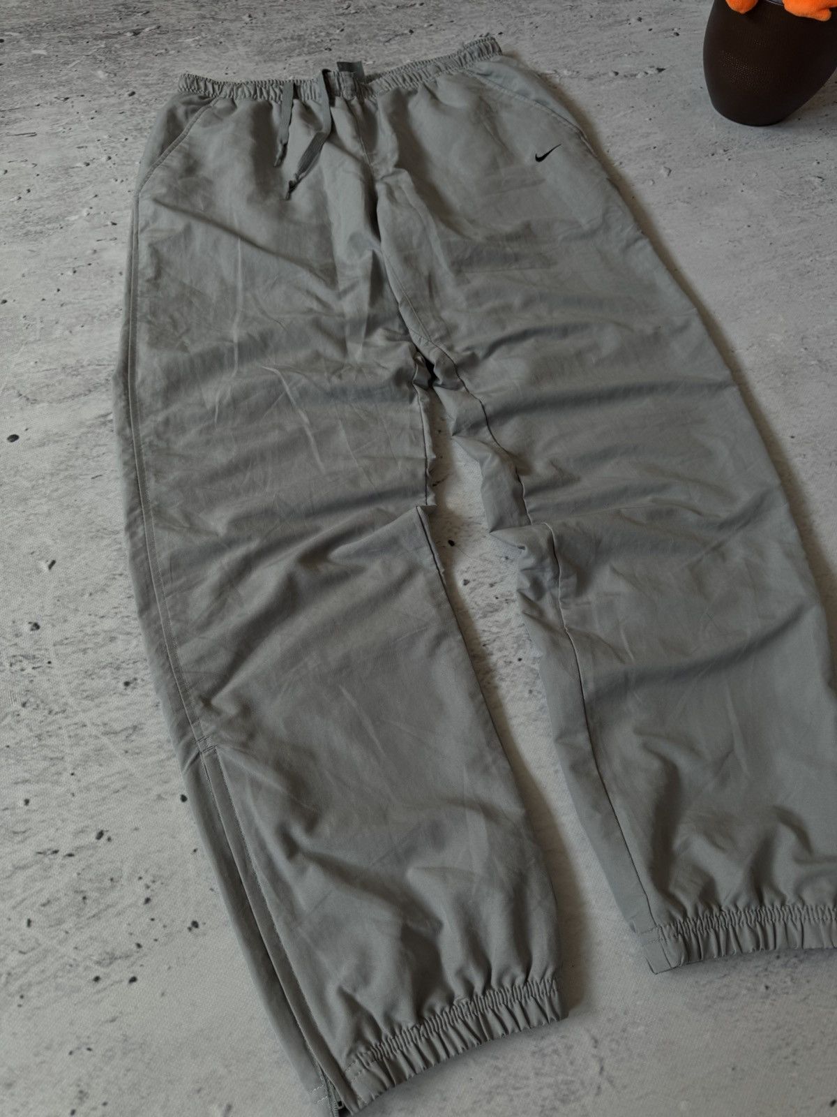 Nike × Vintage NIKE NYLON VINTAGE Y2K OVERSIZE BAGGY FIT PANTS SWEATPANTS Size US 34 / EU 50 - 2 Thumbnail