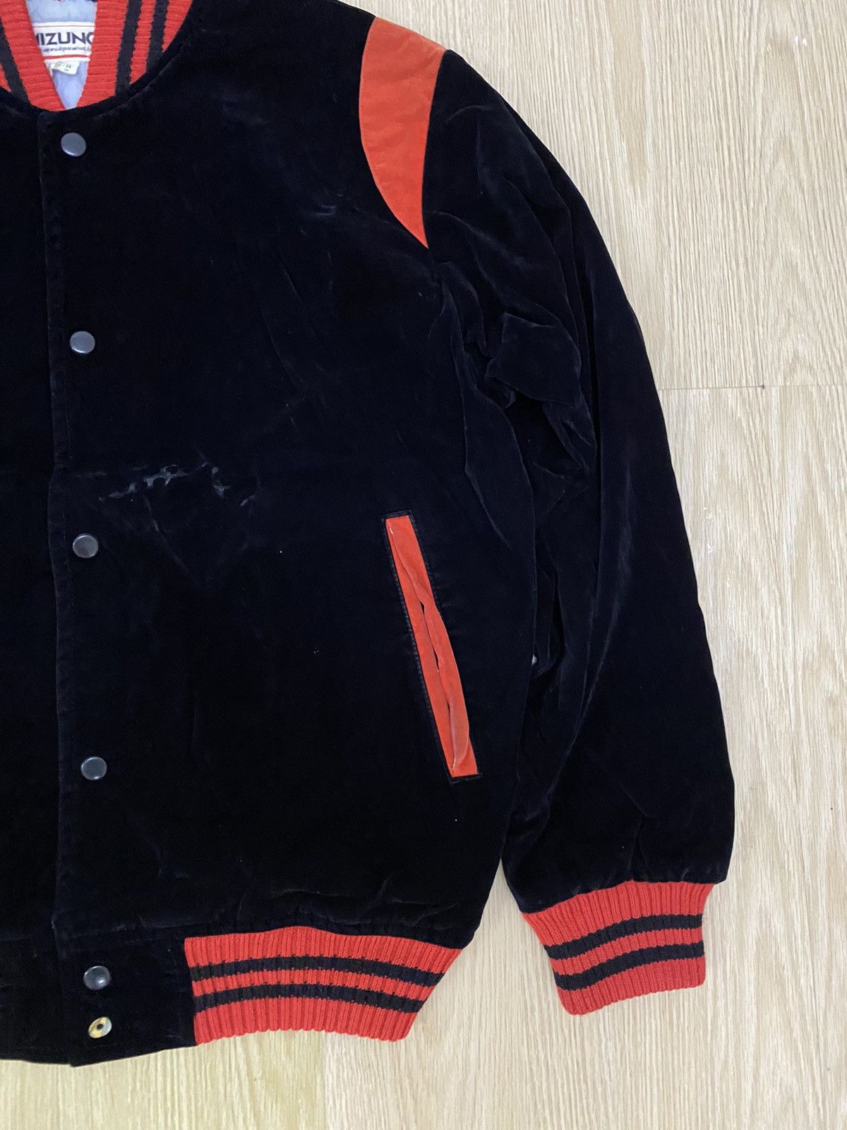 Mizuno × Vintage Vintage Mizuno Velvet Varsity Jacket Size US L / EU 52-54 / 3 - 3 Thumbnail
