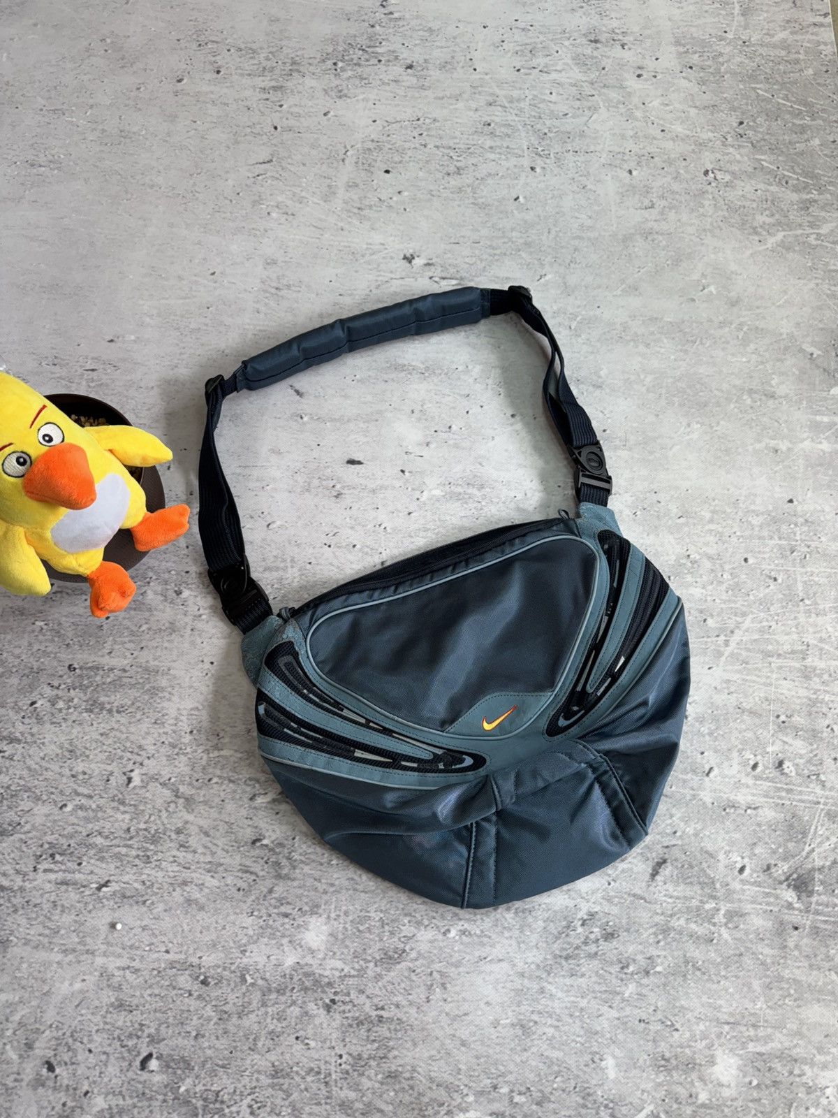 Nike × Vintage NIKE VINTAGE BASIC LOGO 00s 90s PINTEREST STYLE SLING BAG Size ONE SIZE - 1 Thumbnail