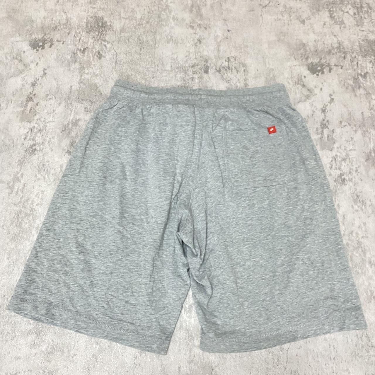 Nike Nike Shorts Vacation Summer Grey Size US 32 / EU 48 - 2 Thumbnail