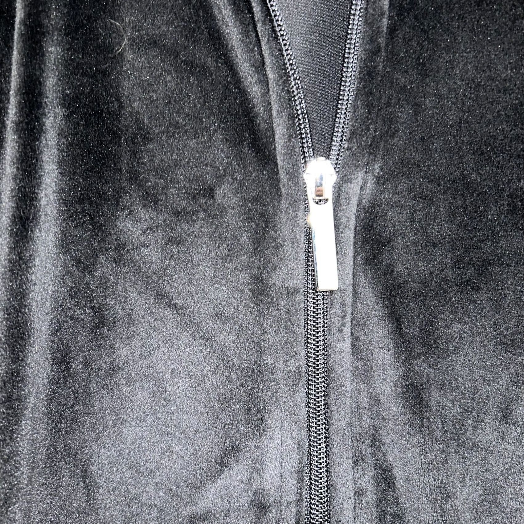 Velour VINTAGE? no. Reigning Fury King Fury Black Velour Full Zip Jacket Long Sleeve Size Medium Size US M / EU 48-50 / 2 - 5 Thumbnail