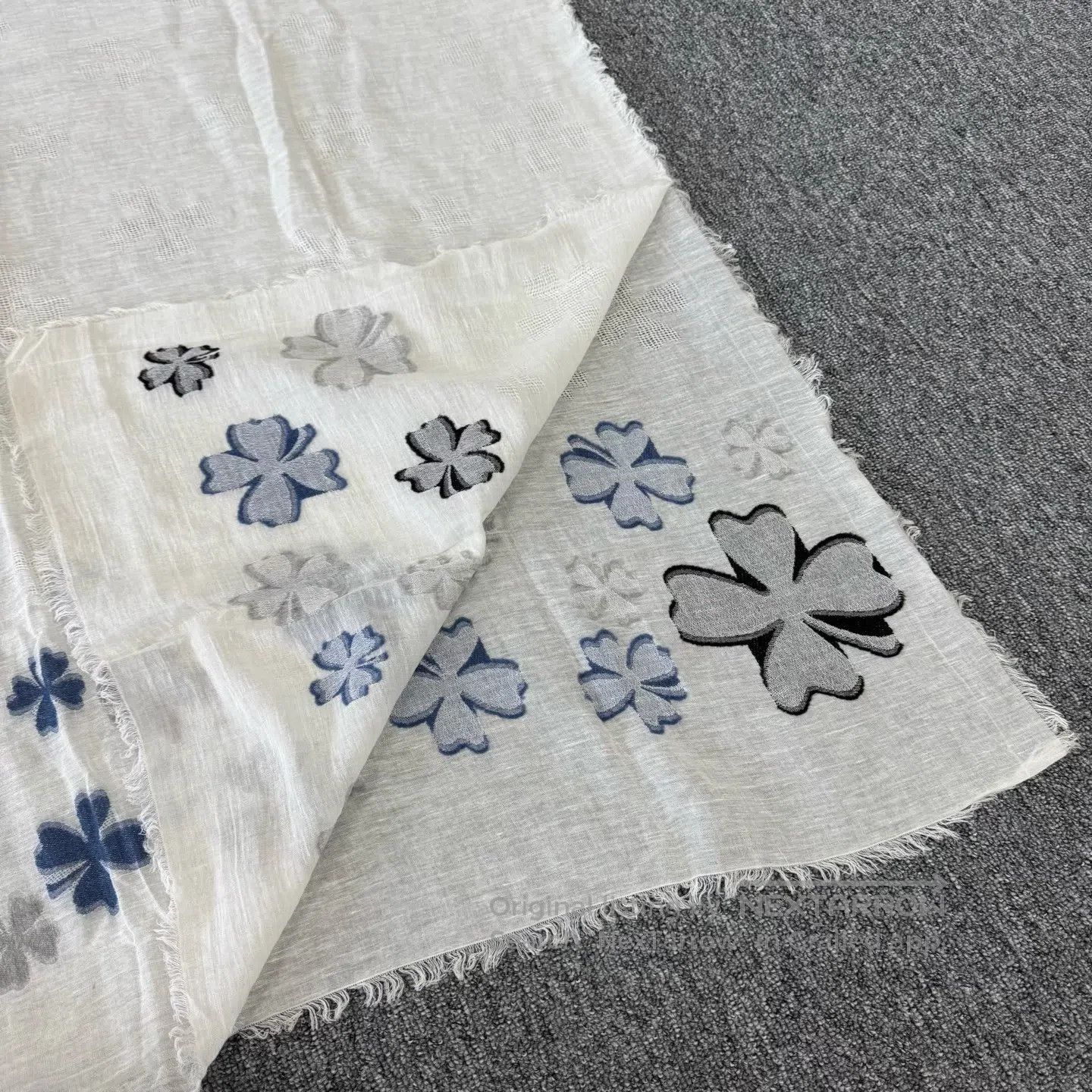 Chanel Chanel Four-leaf clover print; double C logo scarf; shawl| Size ONE SIZE - 3 Thumbnail