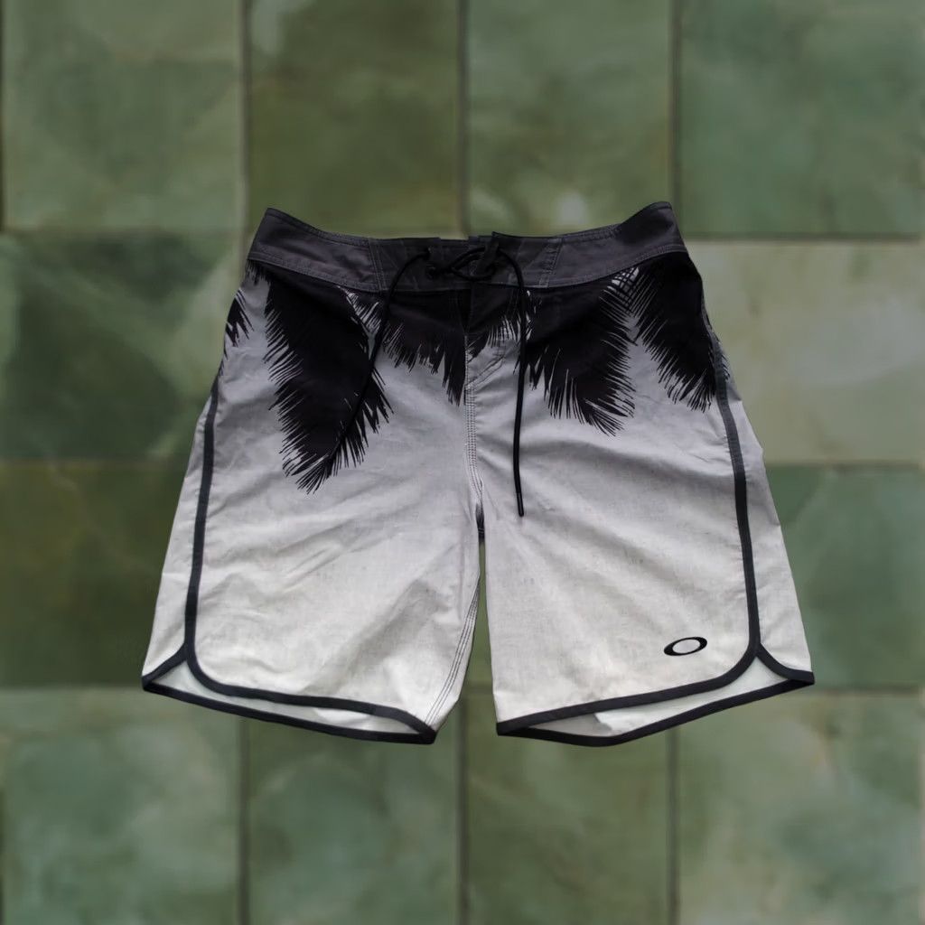 Oakley OAKLEY MIRAGE PALM 19 INCHES BOARD SWIM BEACH SHORTS GREY MEN 30 US/EU Size US 30 / EU 46 - 1 Thumbnail