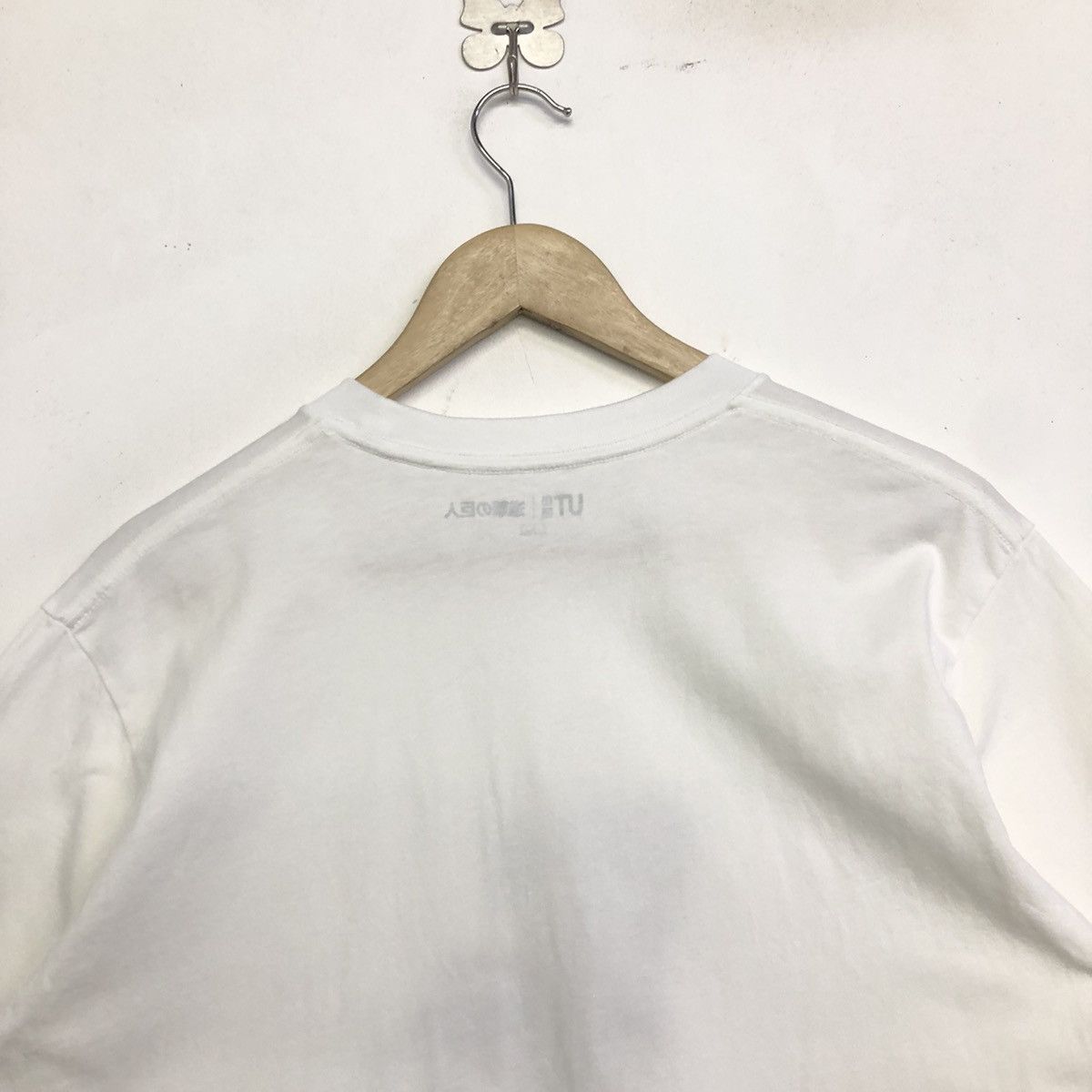 Anime Uniqlo X Attack On Titan Levi Anime Graphic Tshirt Size US L / EU 52-54 / 3 - 7 Thumbnail